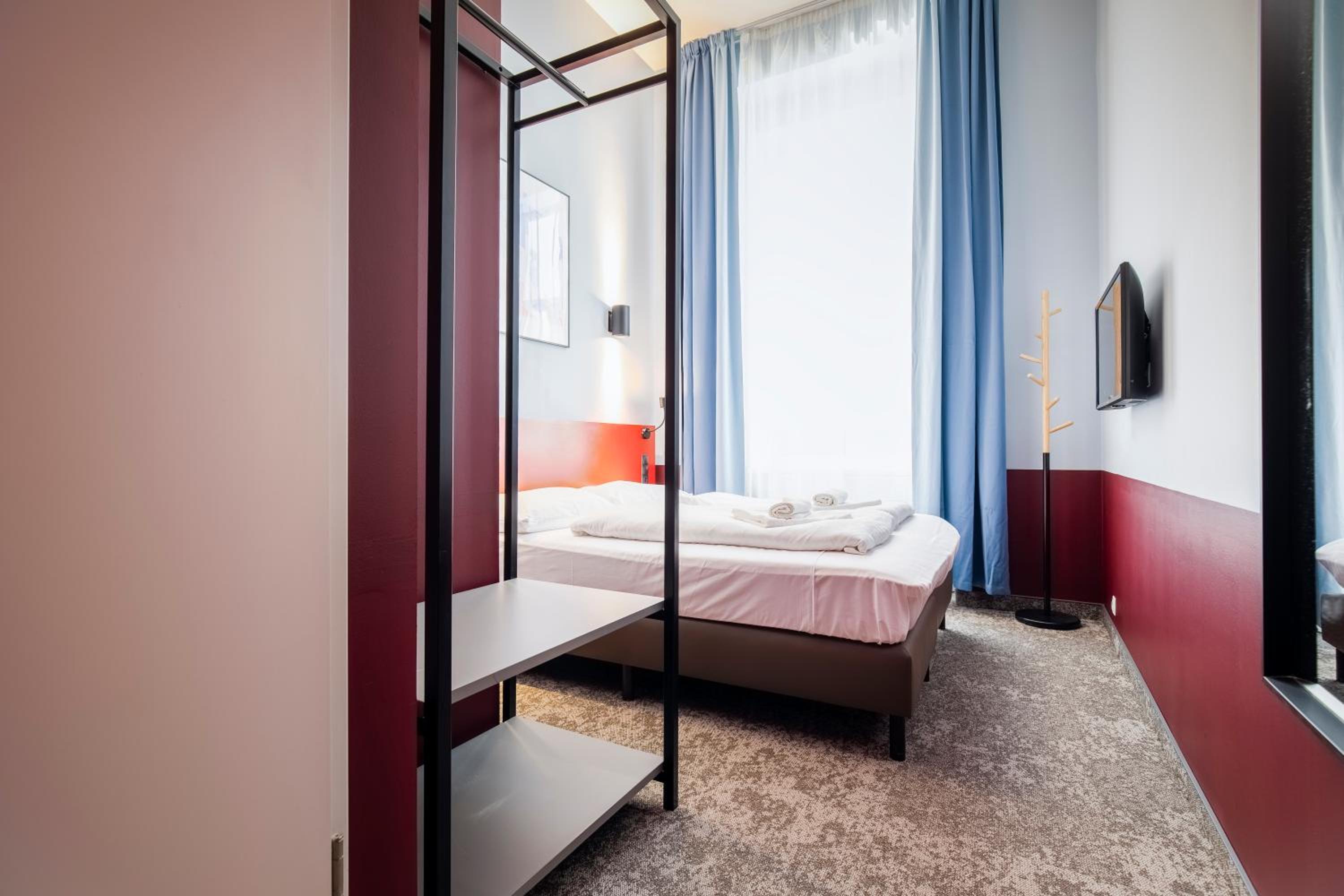Budget Double Room - Photo 5