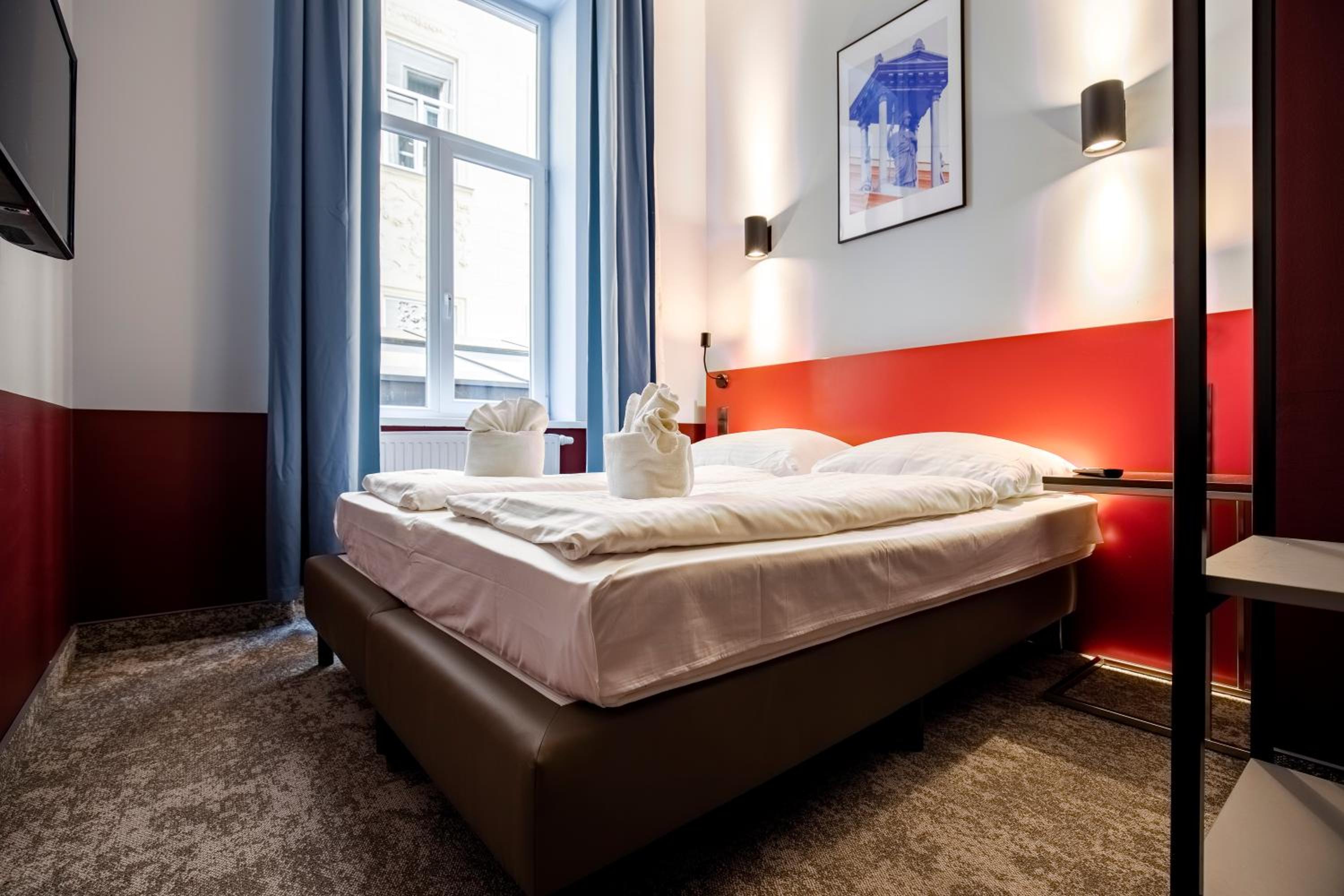 Budget Double Room - Photo 1