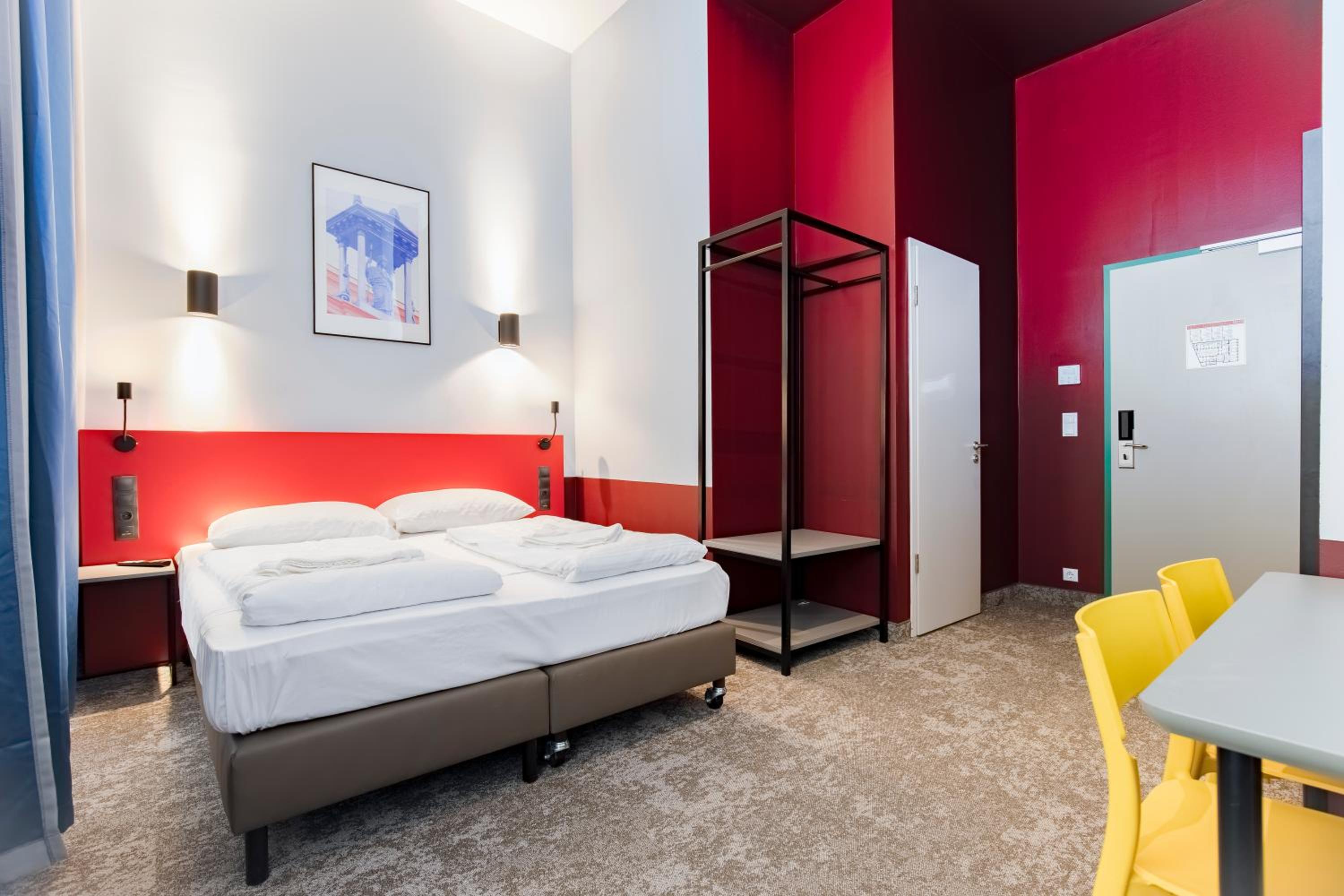 Triple Room with Private Bathroom - Photo 1