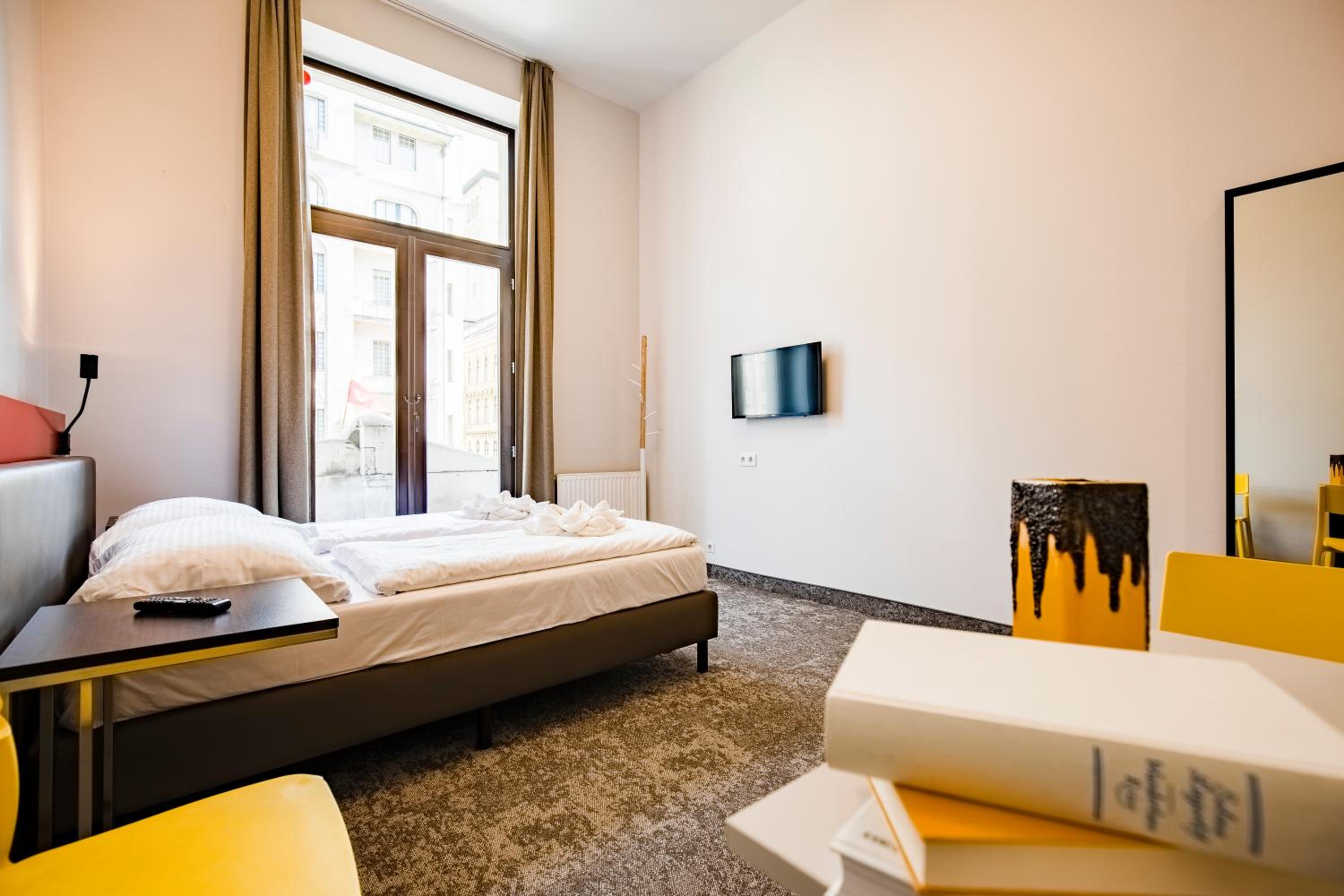 Triple Room with Private Bathroom - Photo 3