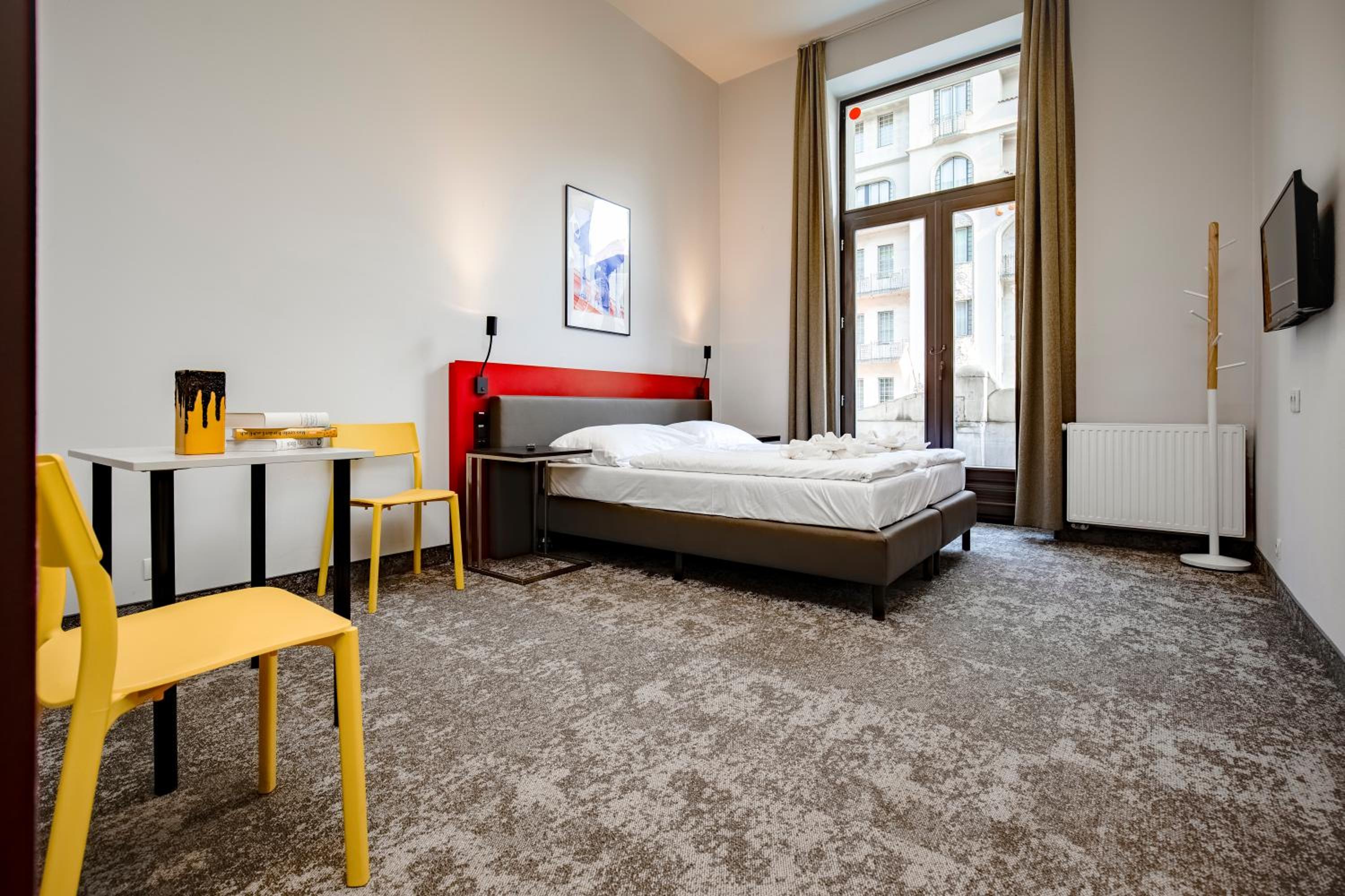Triple Room with Private Bathroom - Photo 12