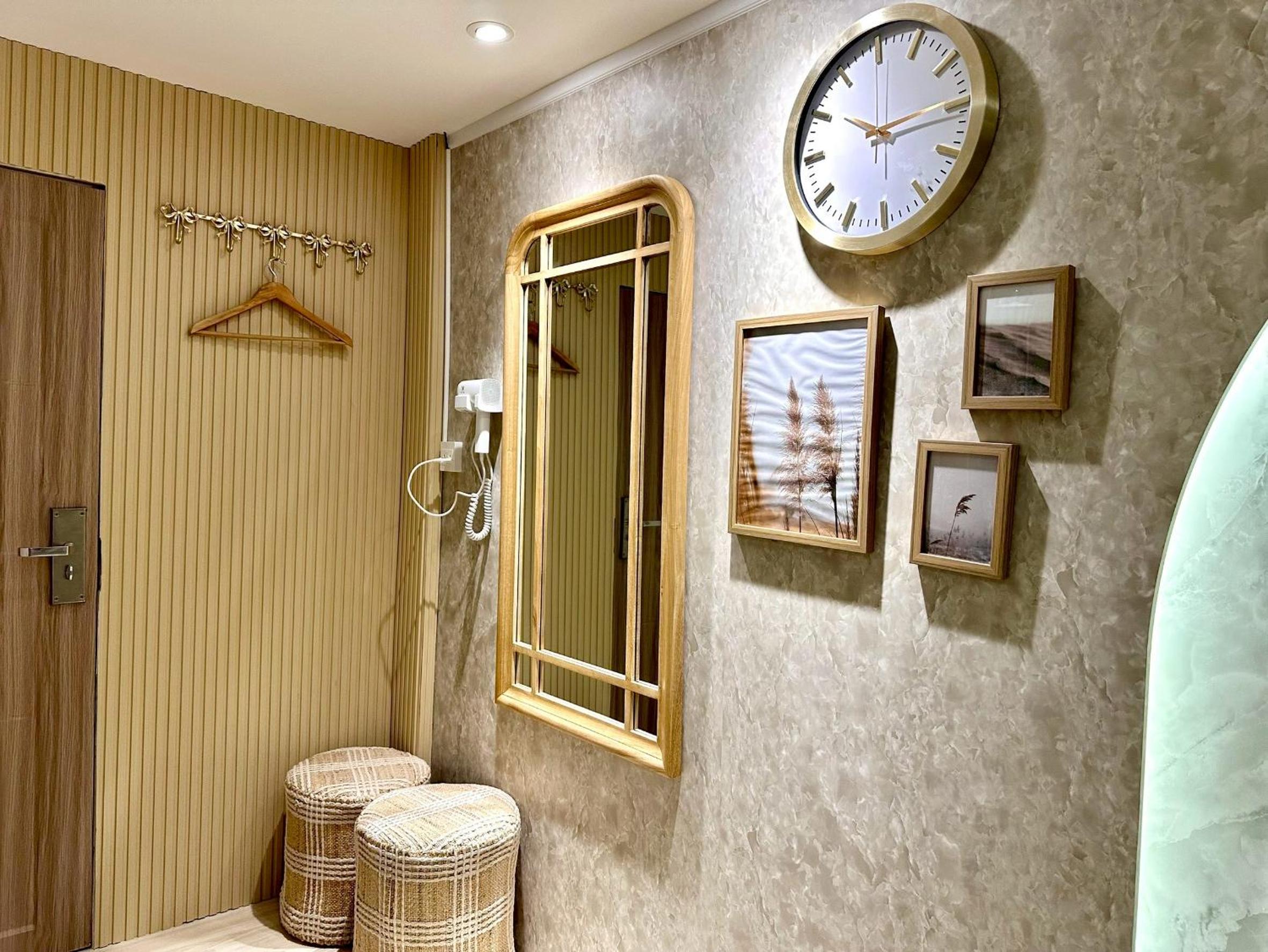 Premium Twin Room photo 2