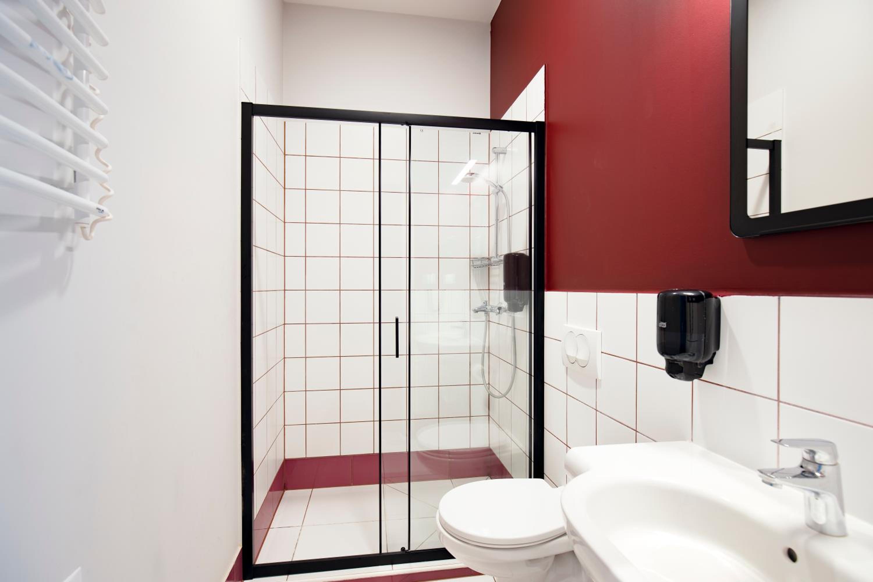 Triple Room with Private Bathroom - Photo 2