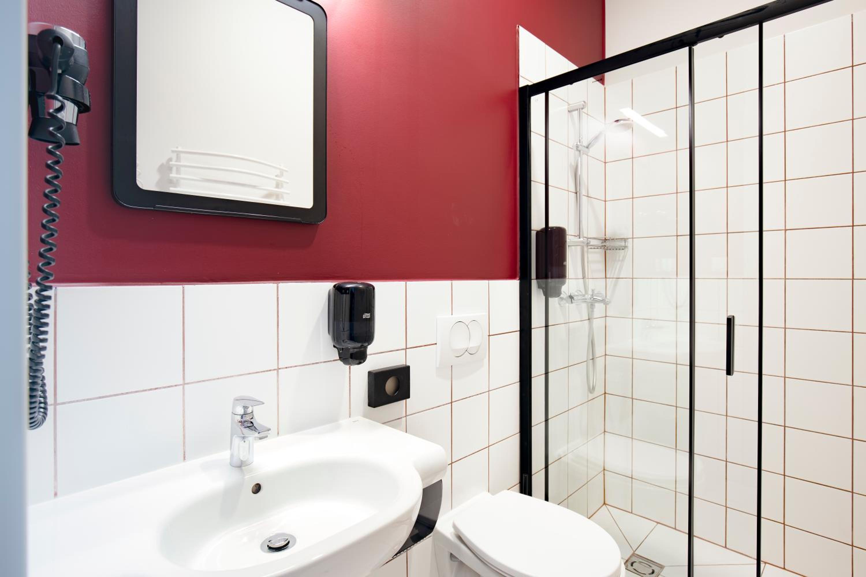 Triple Room with Private Bathroom - Photo 4