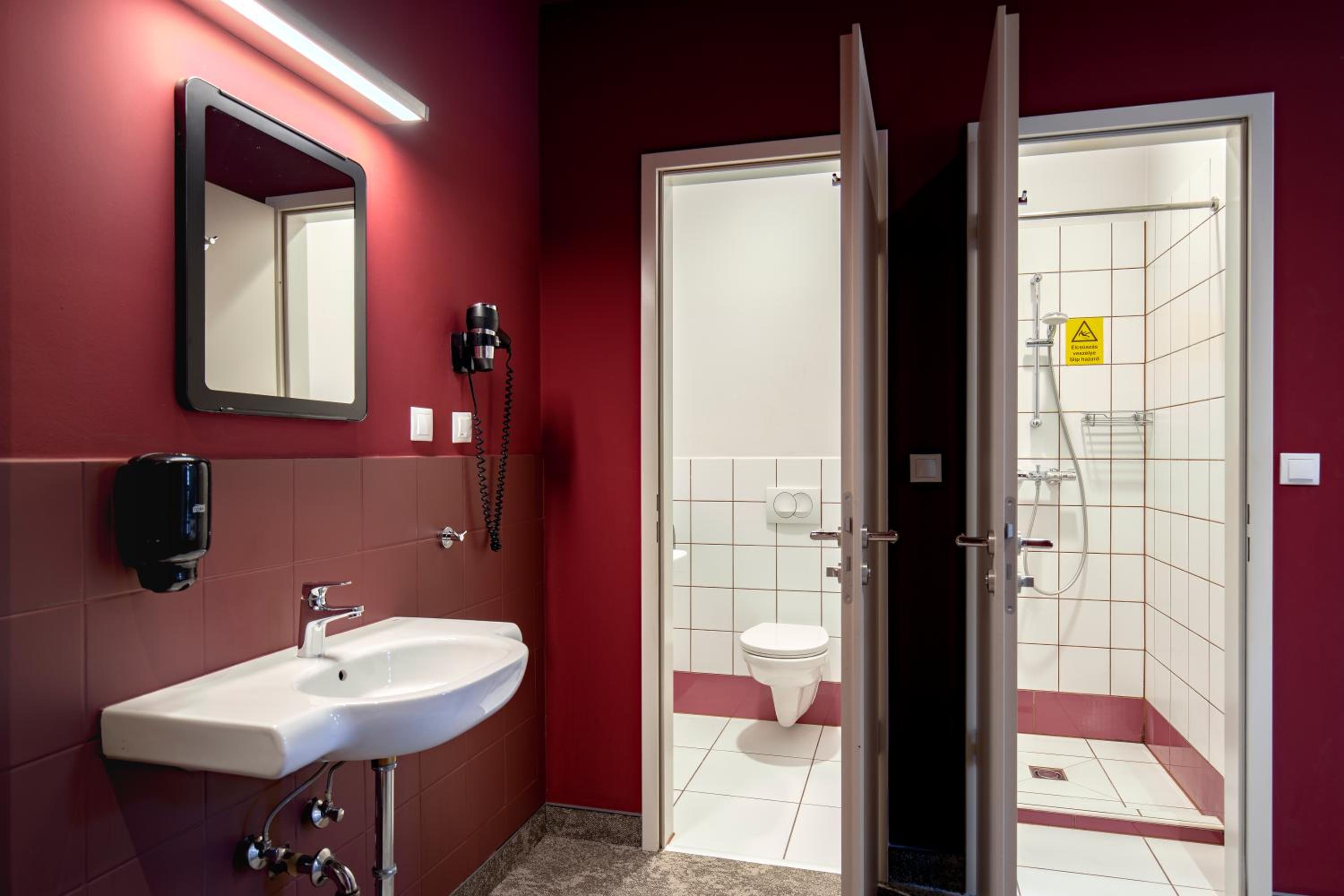 Triple Room with Private Bathroom - Photo 13
