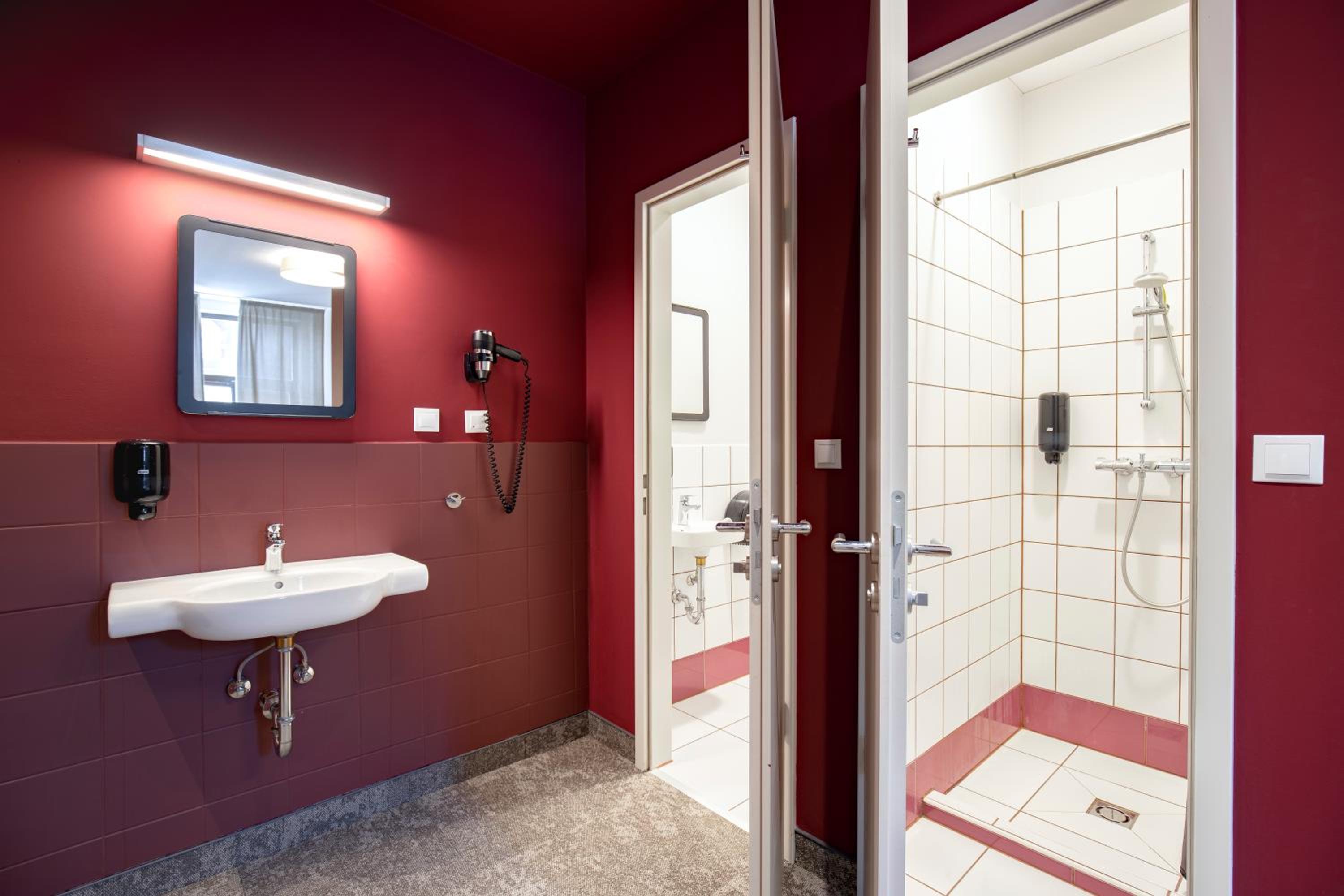 Triple Room with Private Bathroom - Photo 14