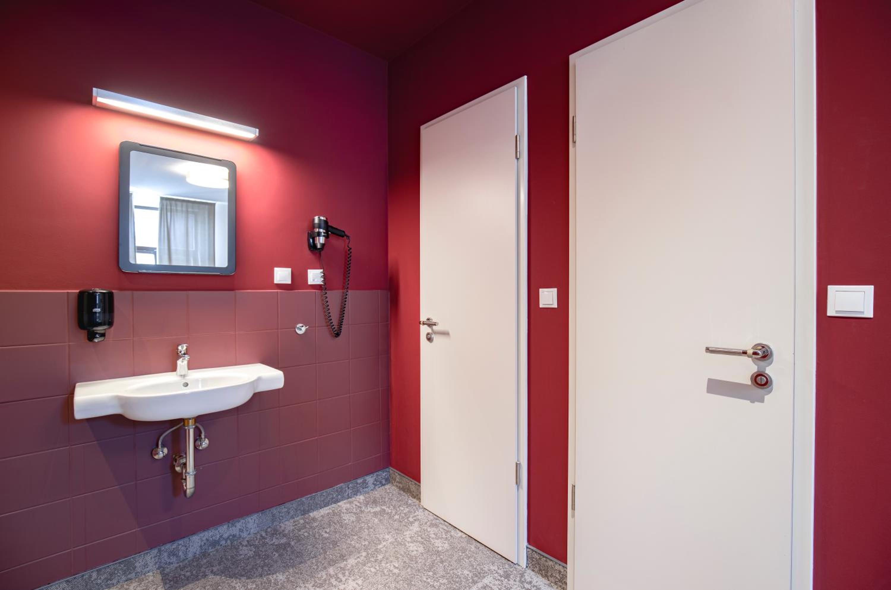 Triple Room with Private Bathroom - Photo 15