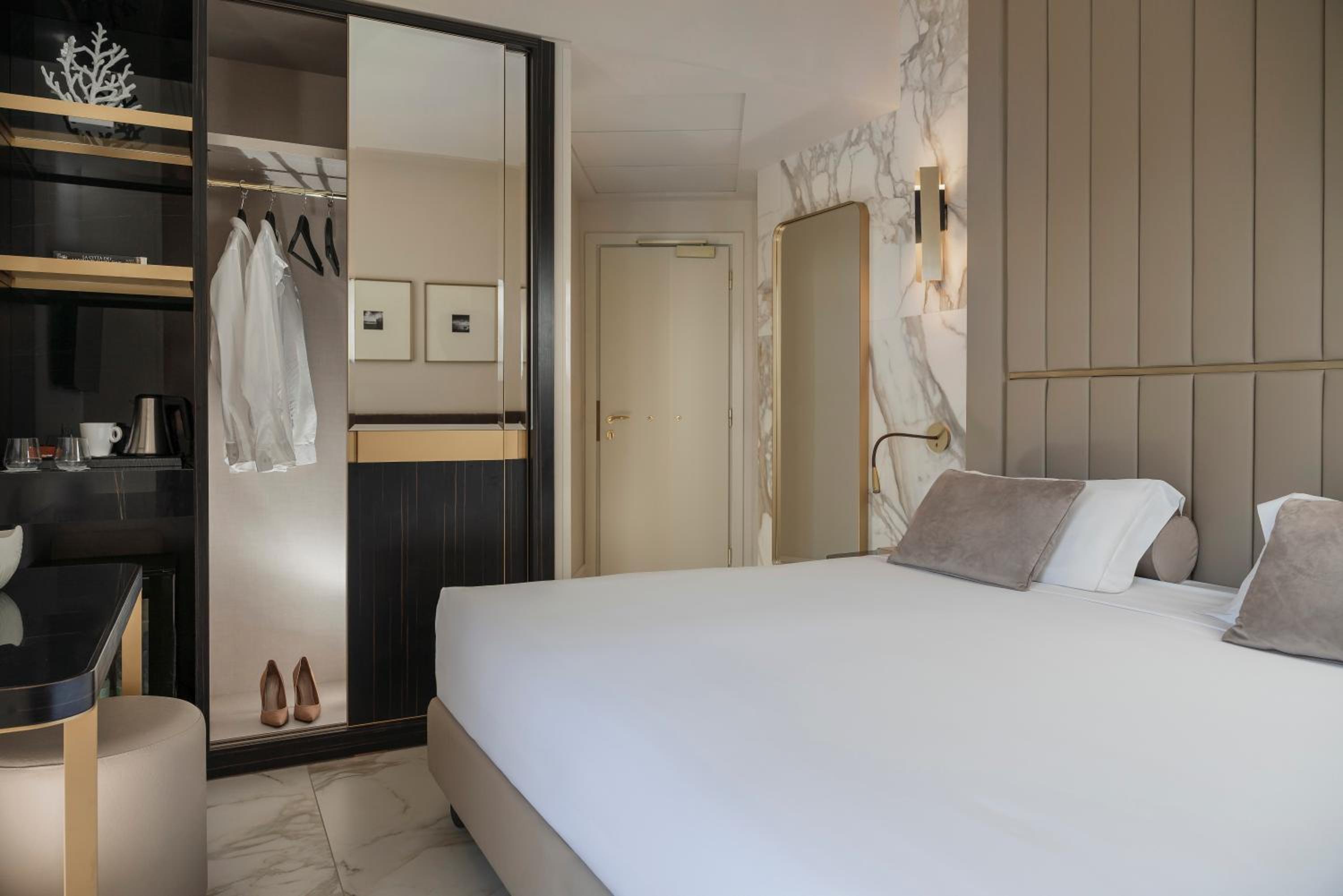 Superior Quadruple Room - Photo 1
