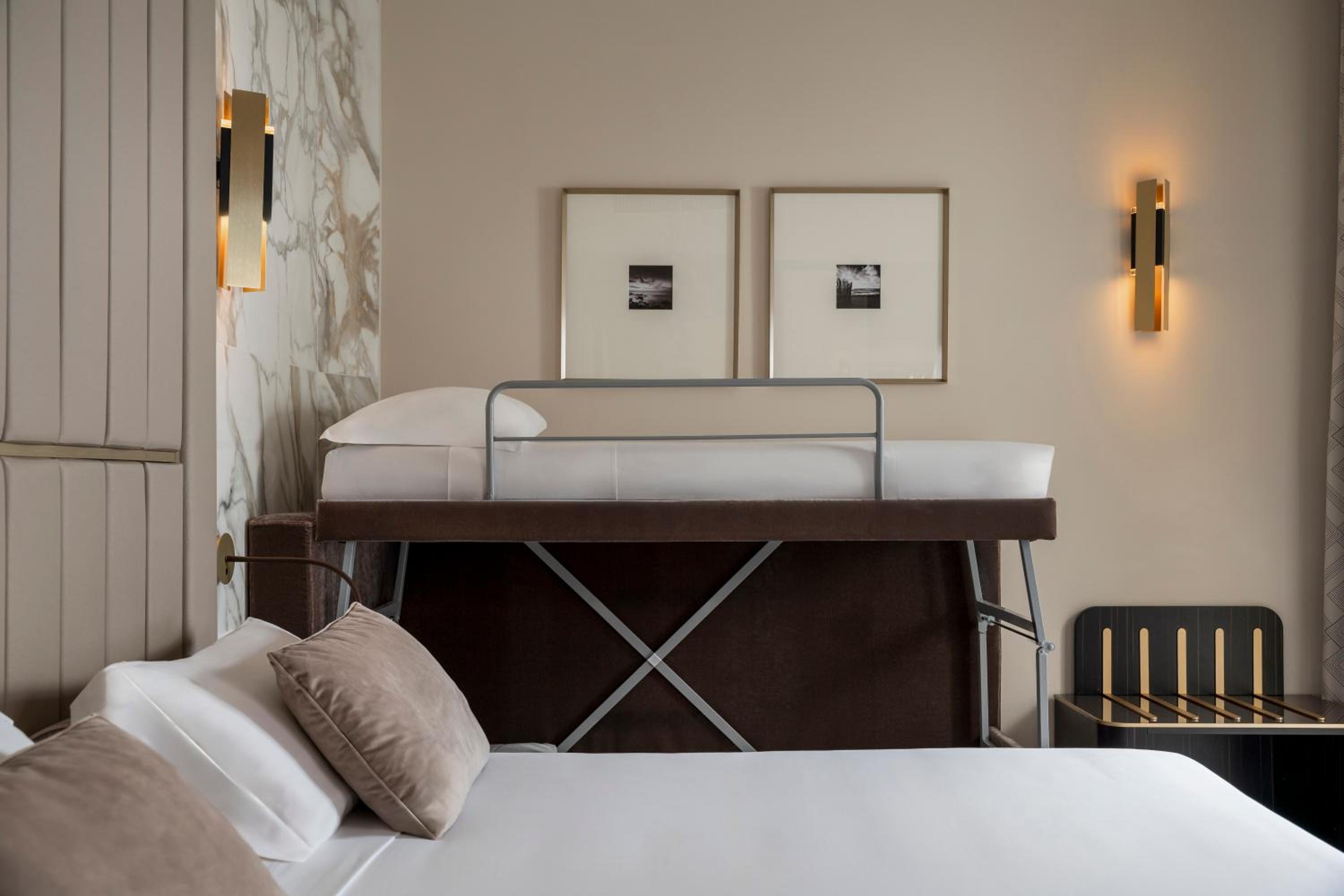 Superior Quadruple Room - Photo 4