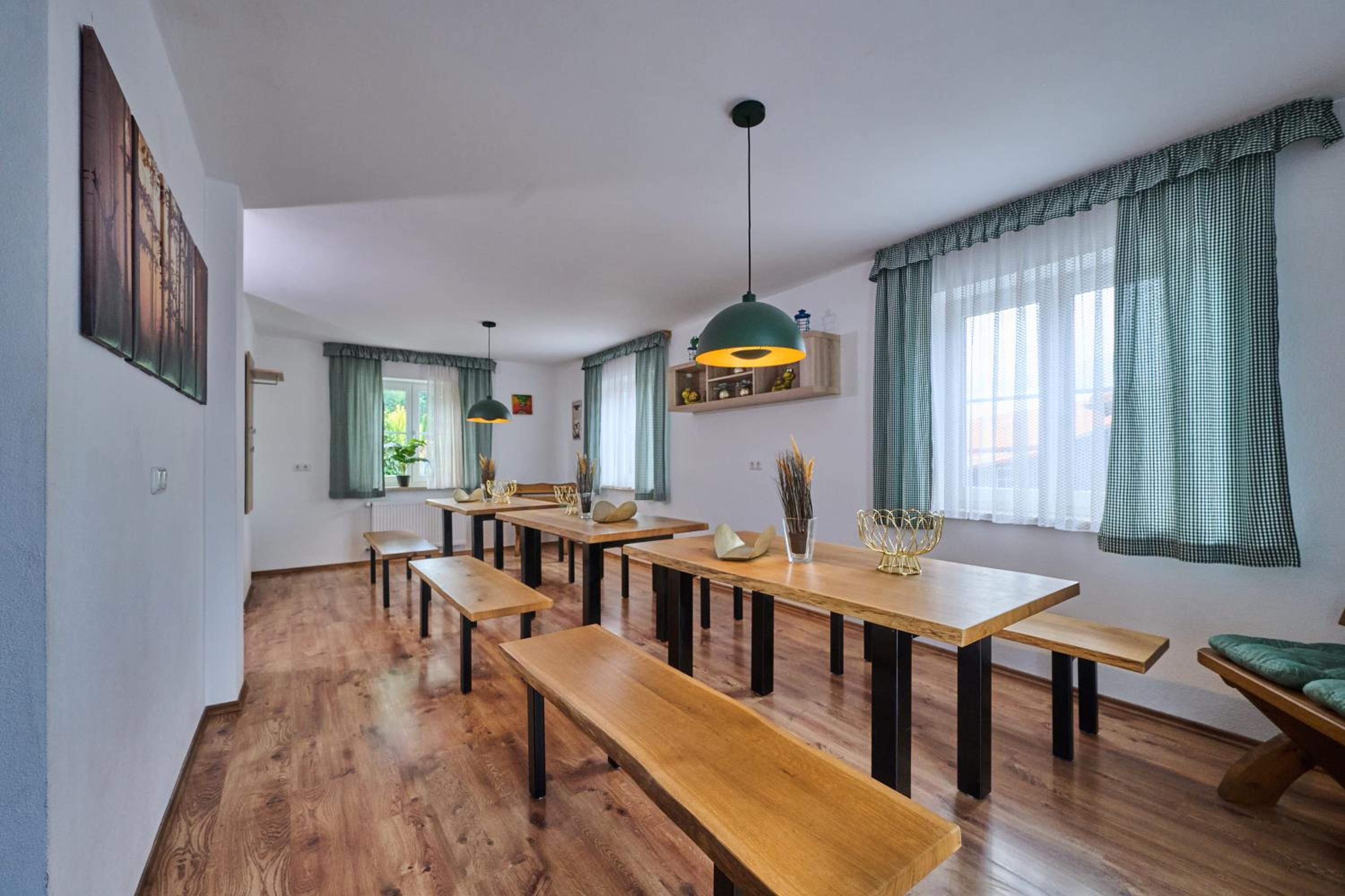 Seven-Bedroom House photo 2