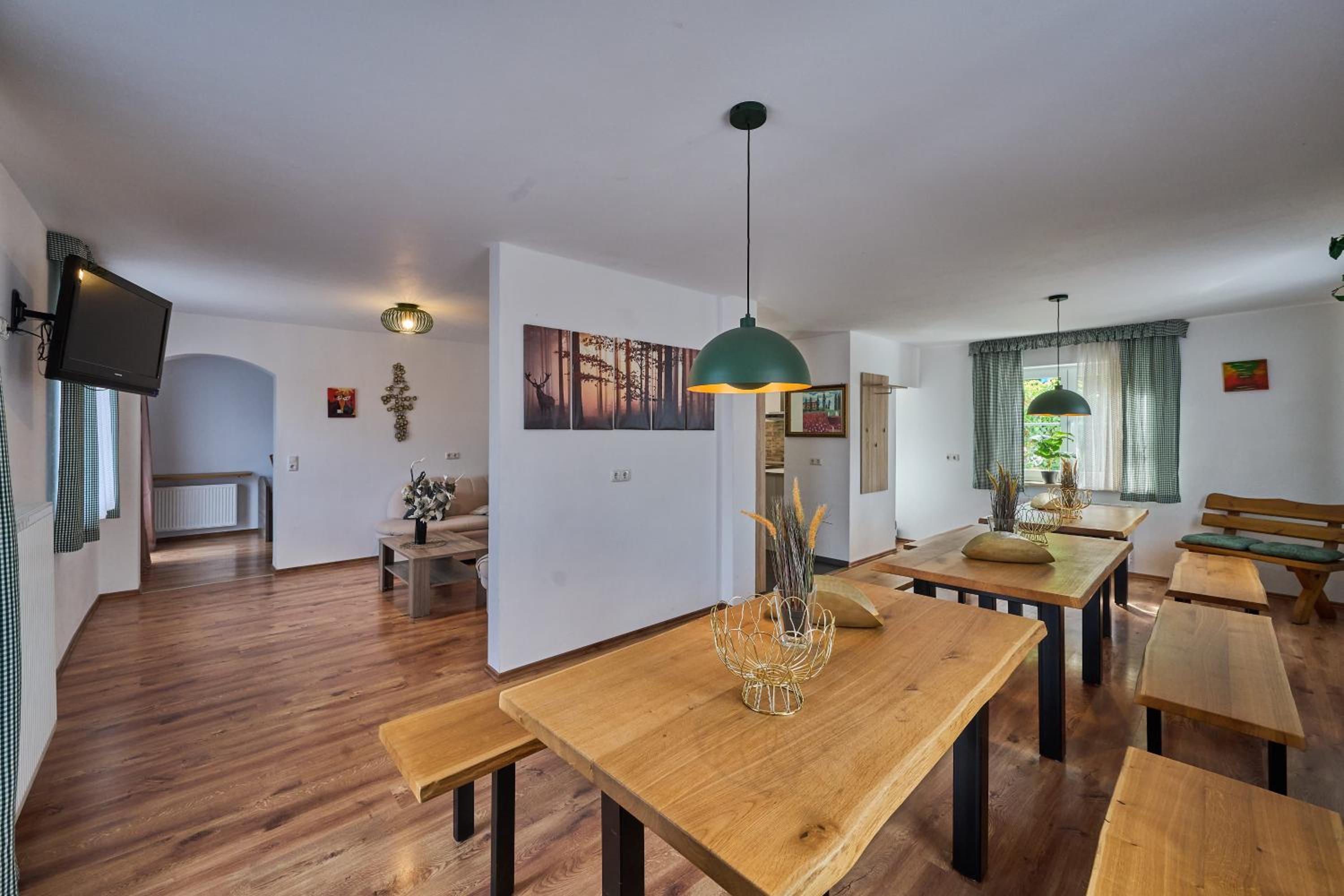 Seven-Bedroom House photo 1