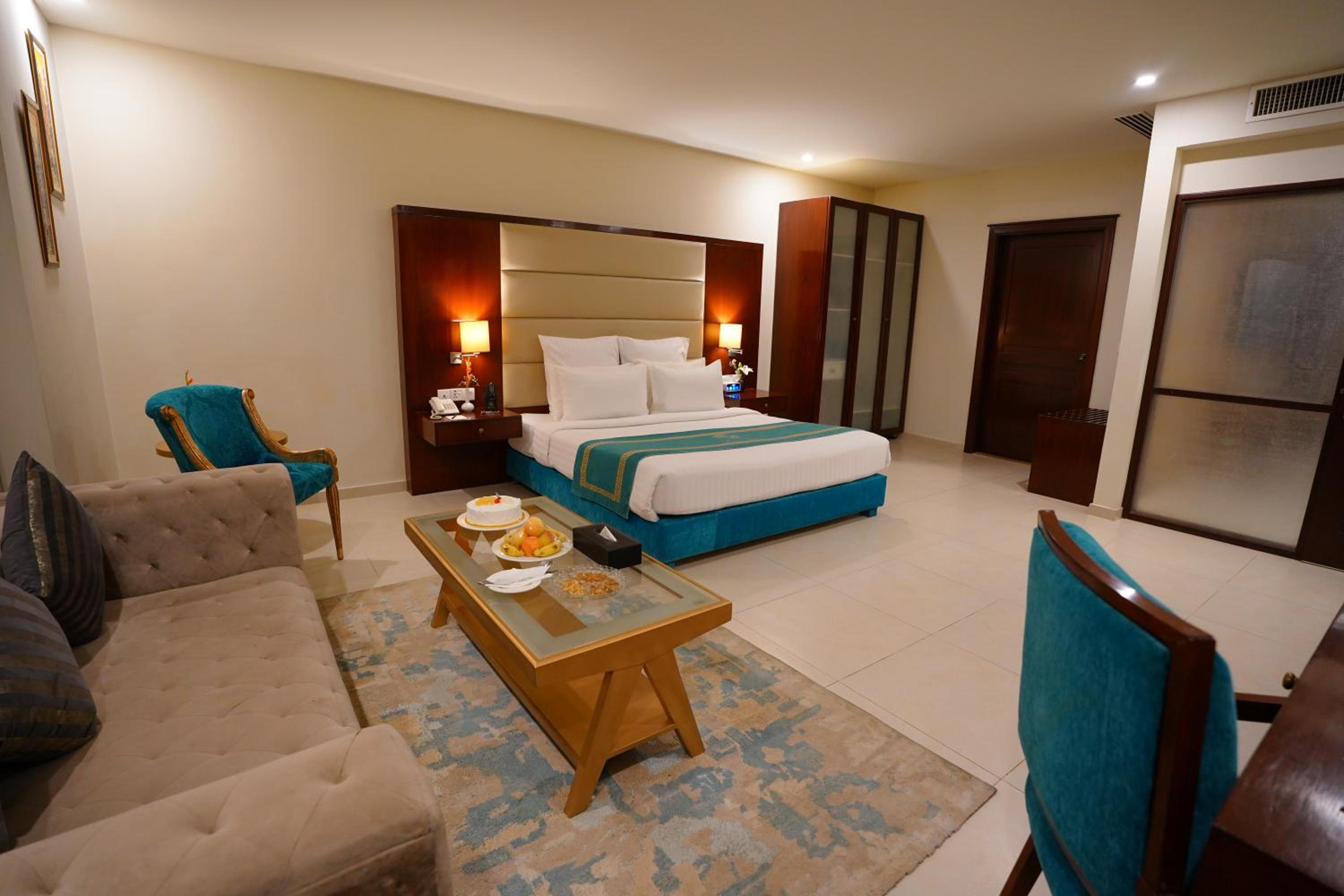 Deluxe Suite - Photo 2