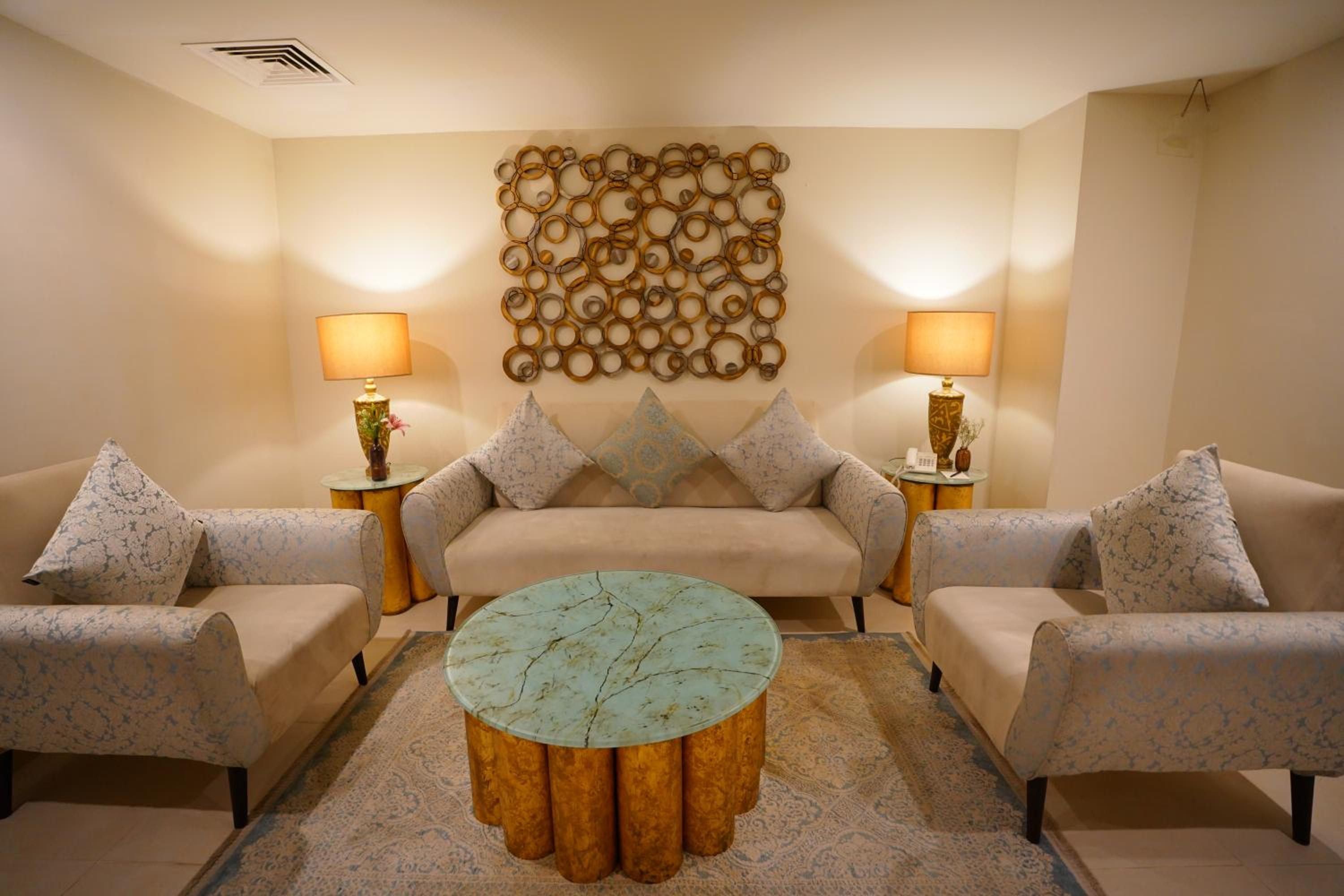 Deluxe Suite - Photo 5