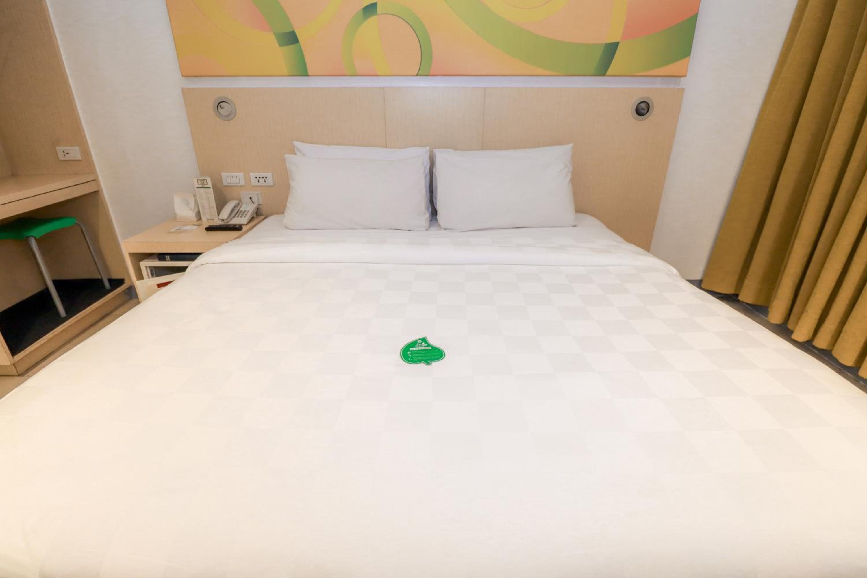 Deluxe King Room - Photo 2