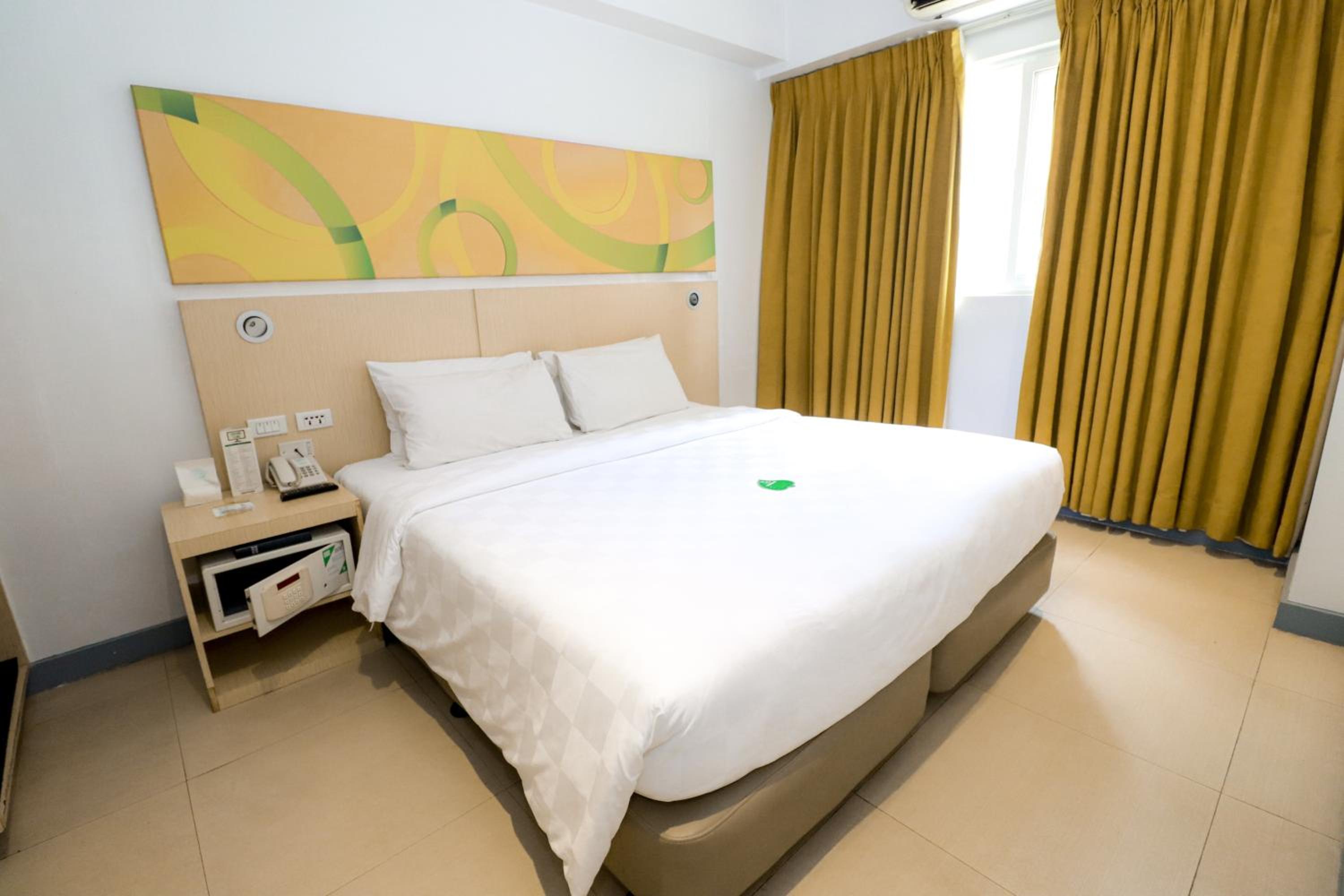 Deluxe King Room - Photo 1