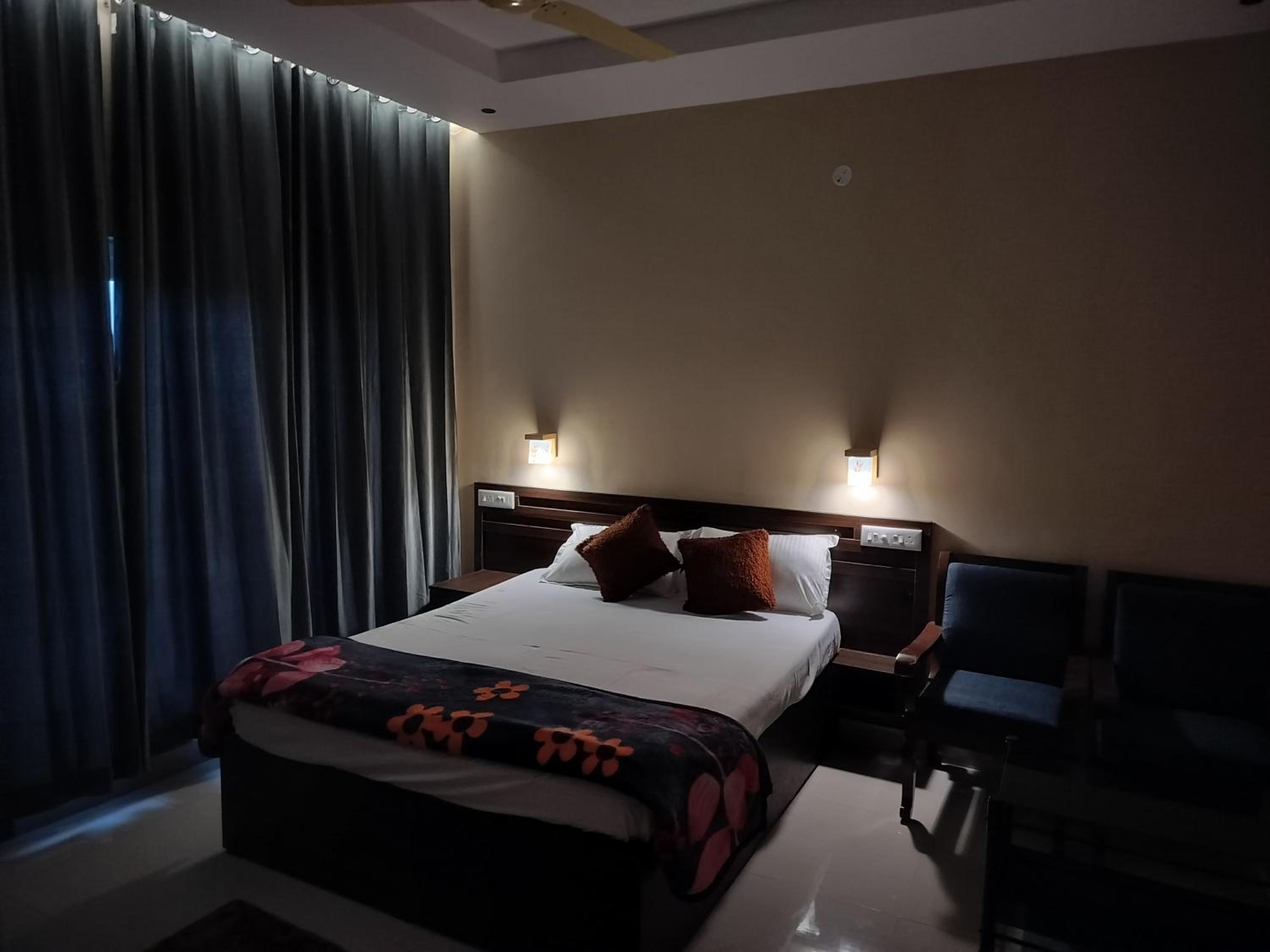 Standard Double Room with Fan photo 3