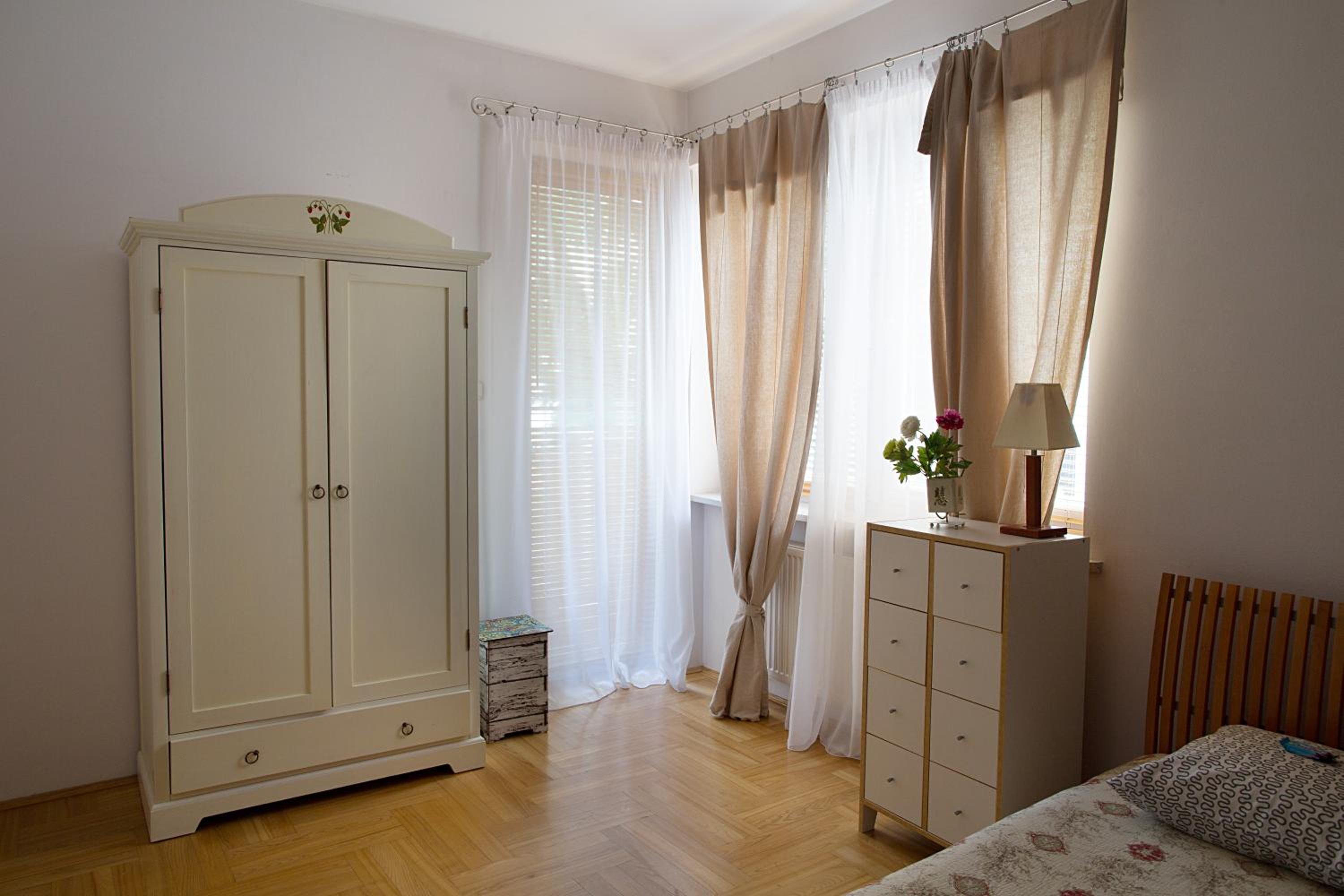Three-Bedroom Apartment - Photo 25