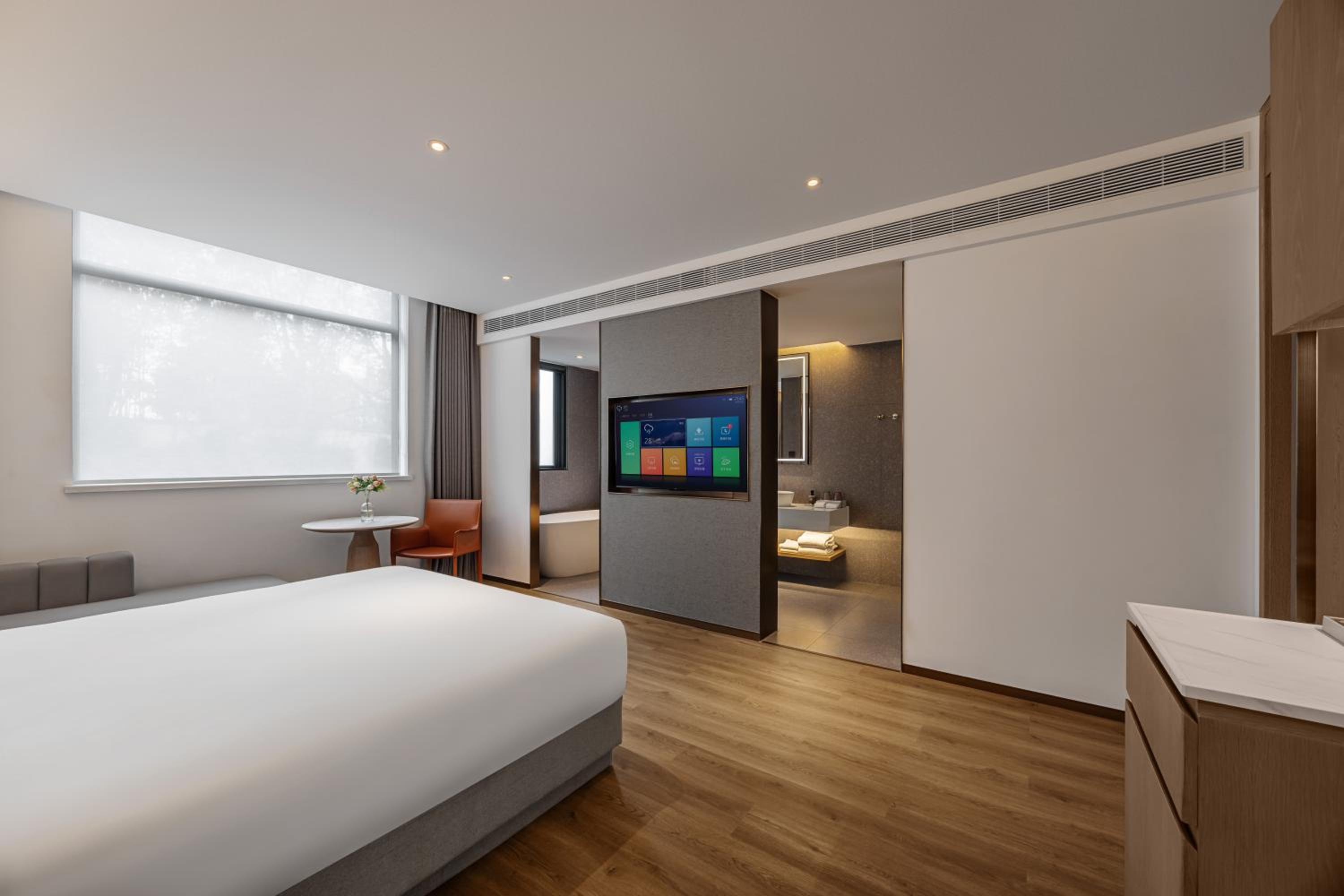 Deluxe King Room photo 3