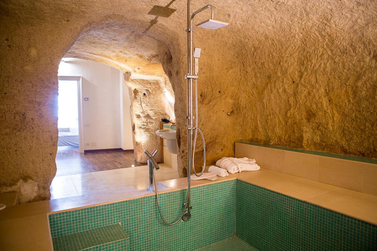 One-Bedroom House - Photo 2