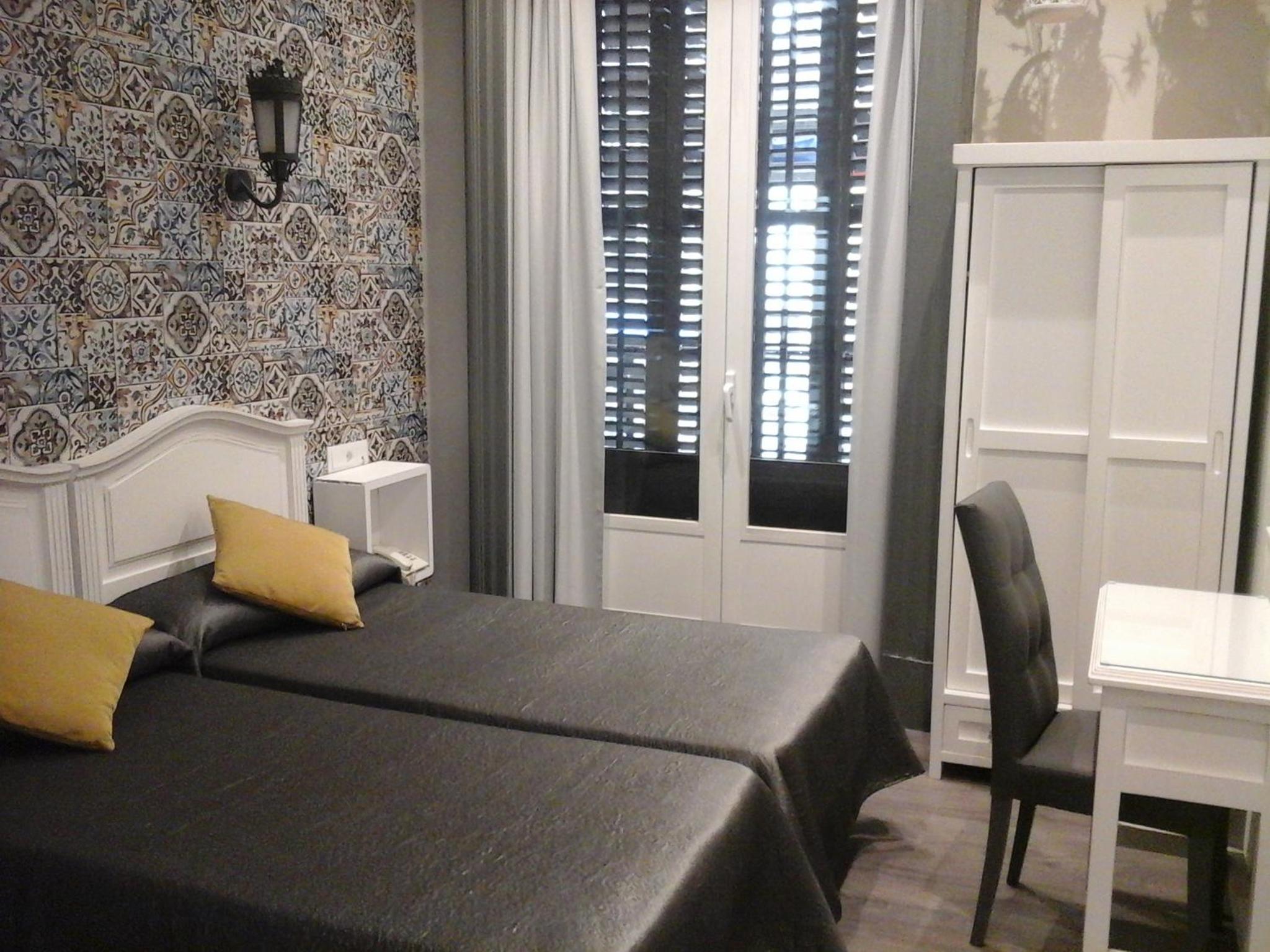 Twin Room - Photo 4