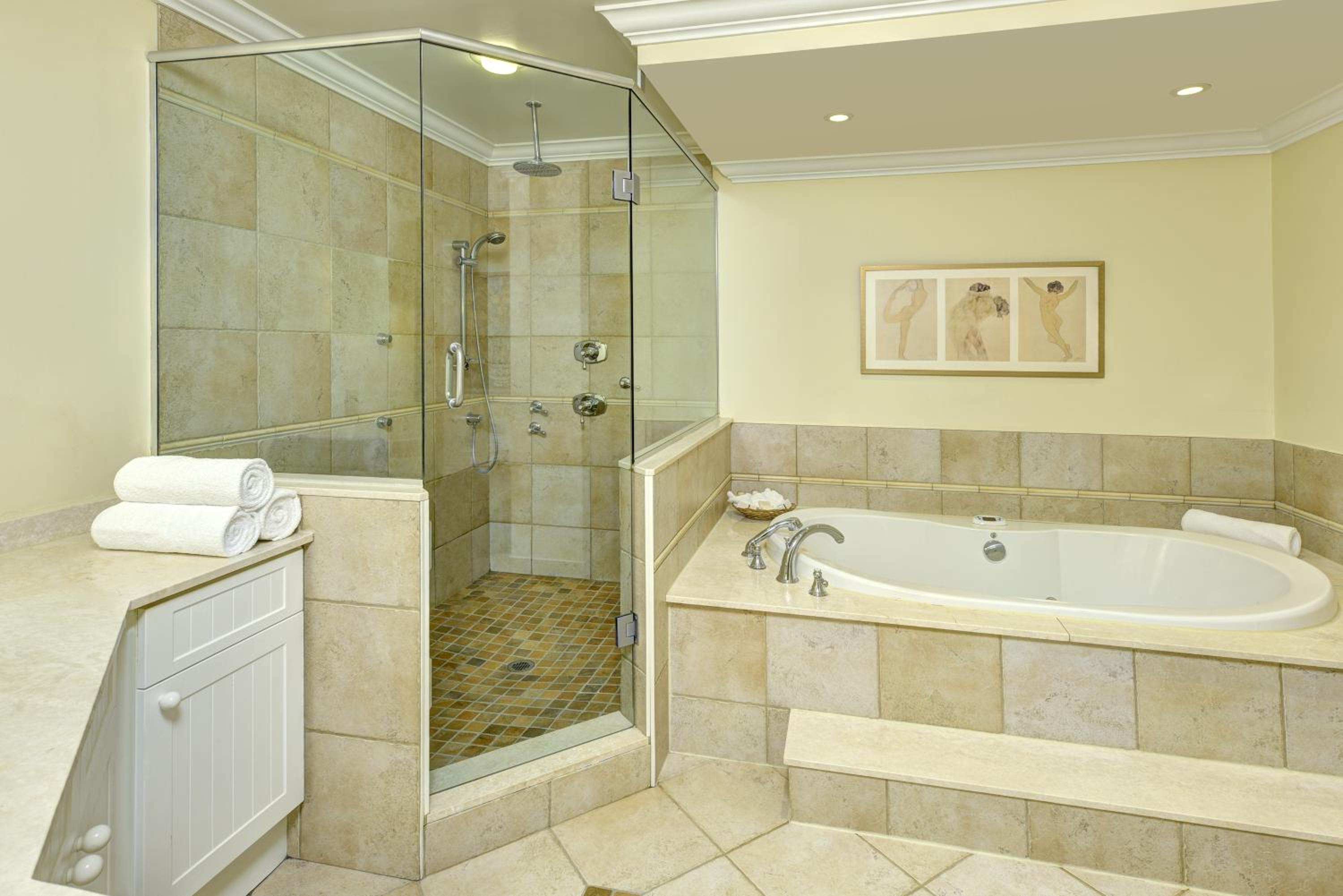 Queen Suite with Spa Bath - Non-Smoking - Photo 6