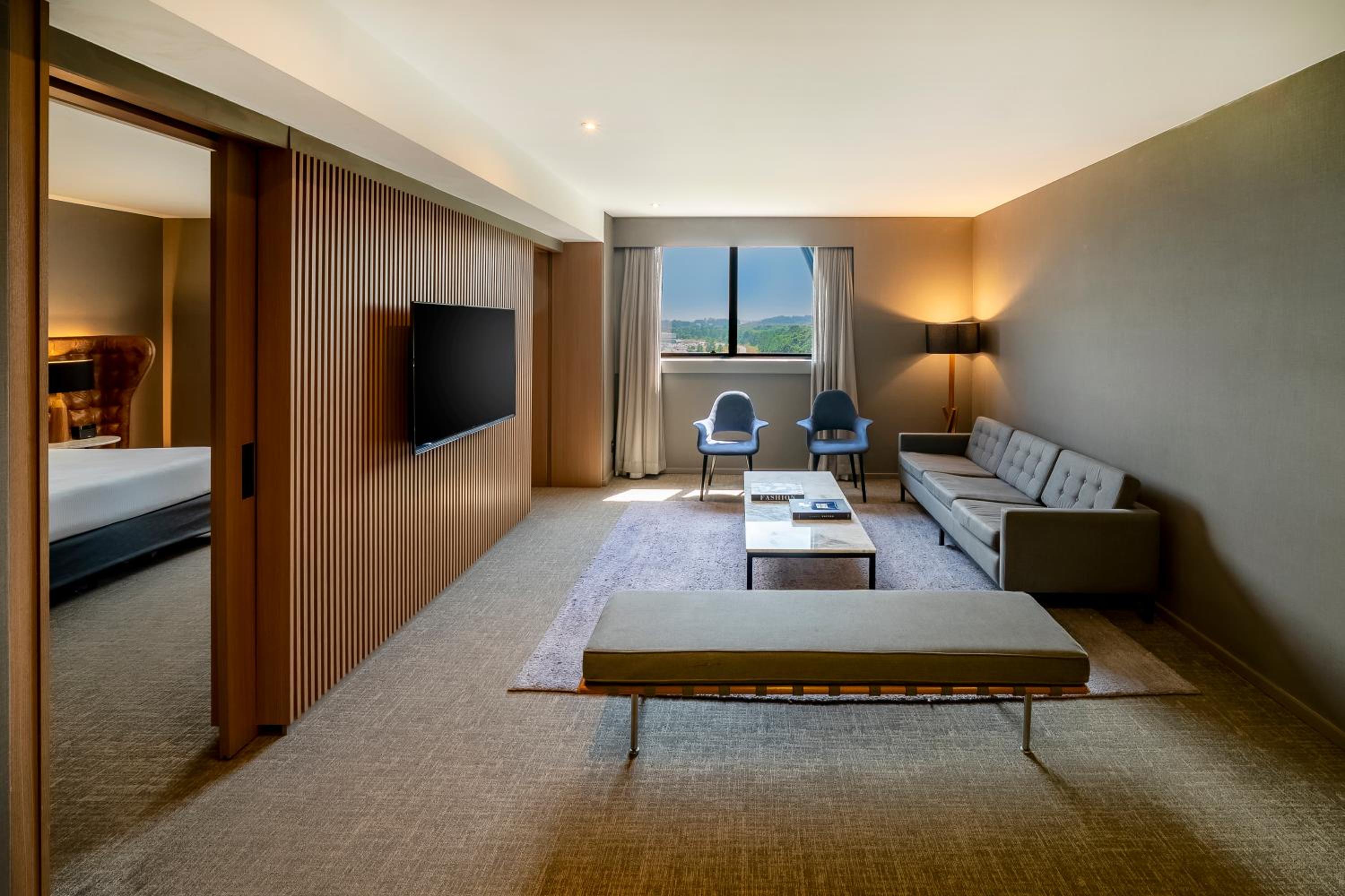 Junior King Suite with Executive Lounge access