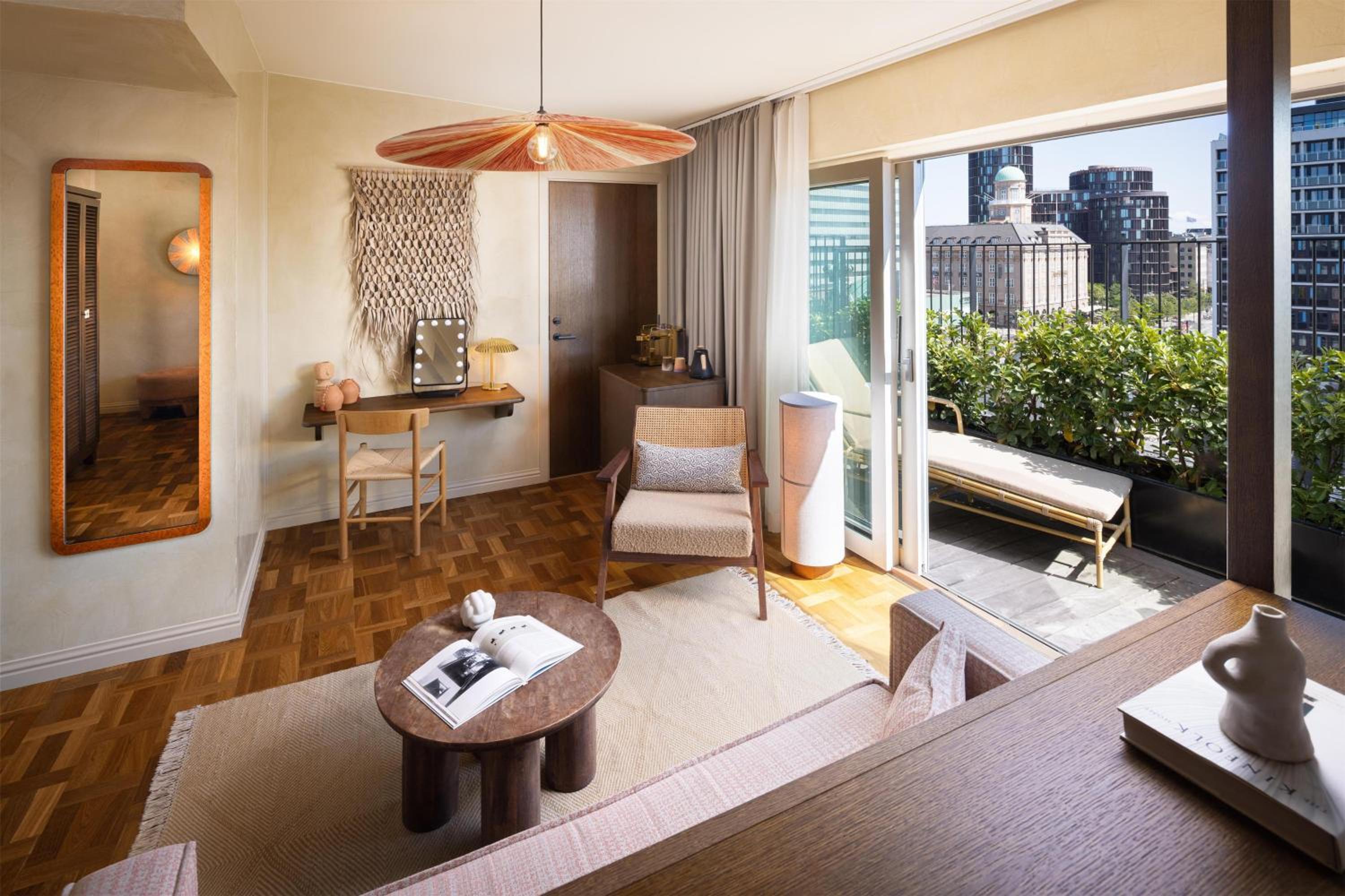 Penthouse with View and Balcony - Photo 6