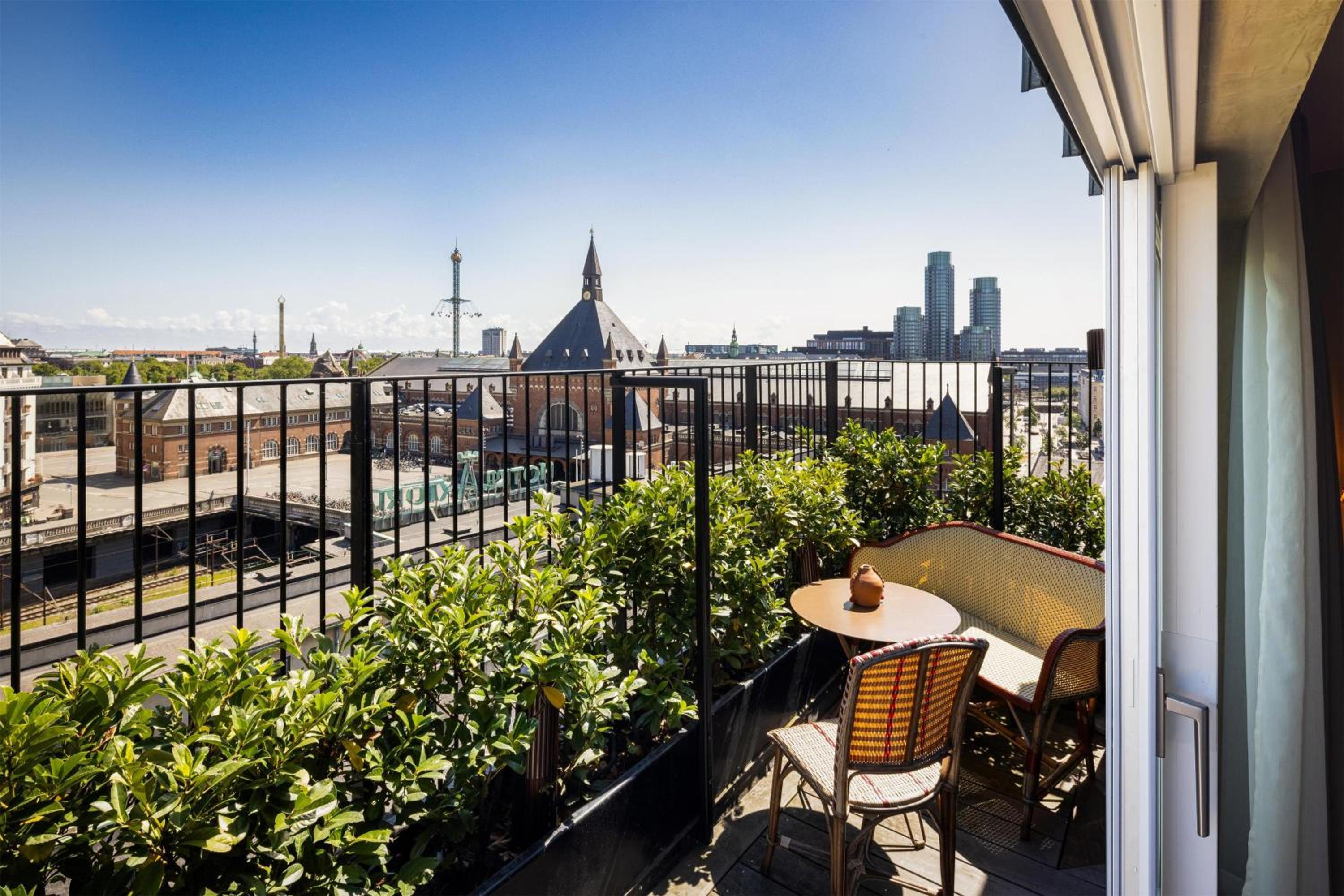 Penthouse with View and Balcony - Photo 1