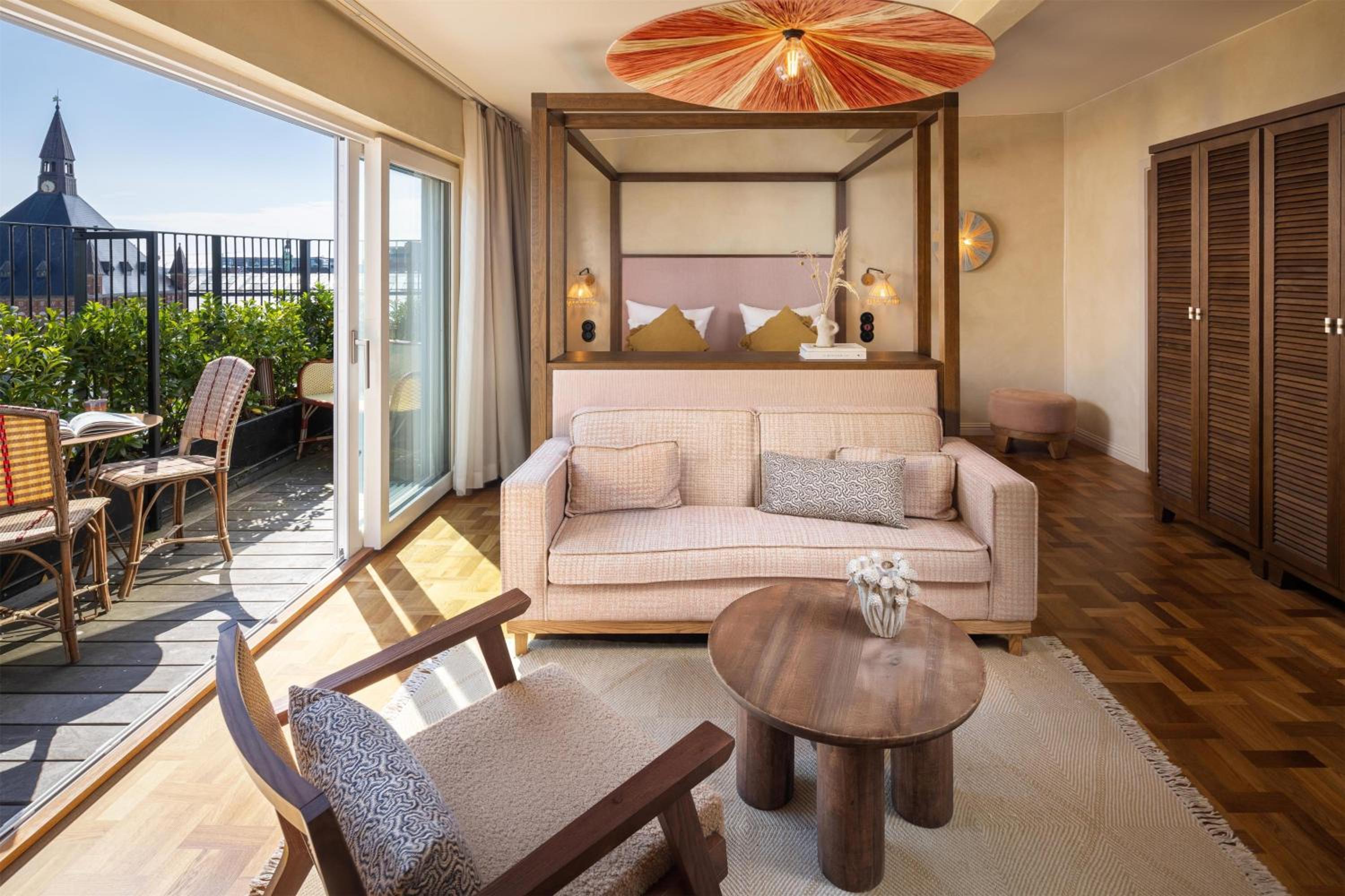 Penthouse with View and Balcony - Photo 5
