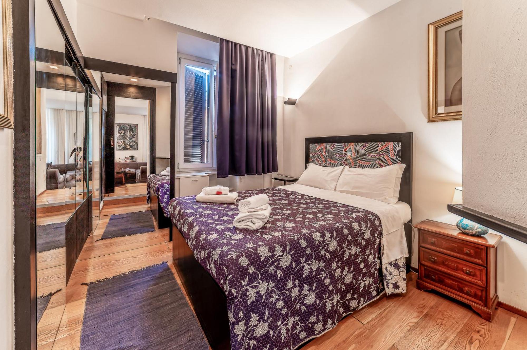 Deluxe One-Bedroom Apartment