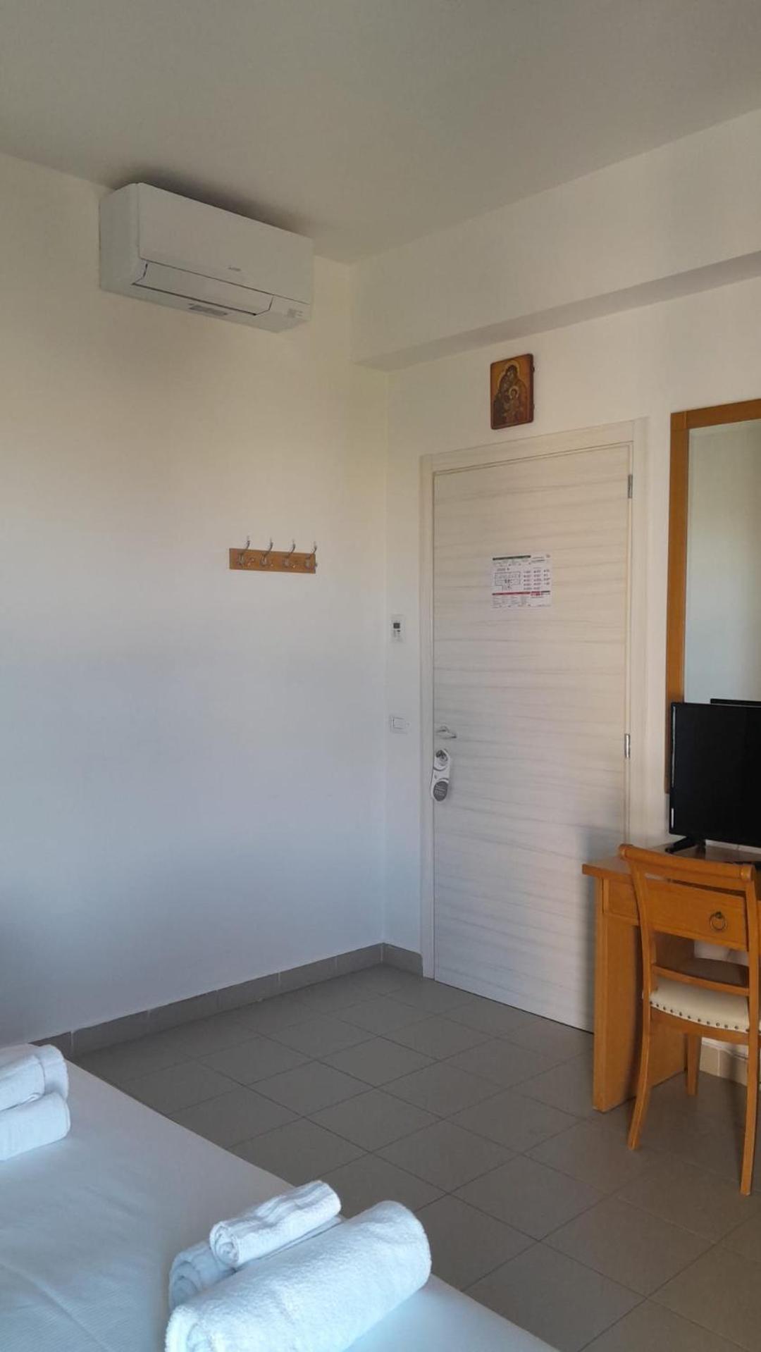 Double or Twin Room - Disability Access photo 1