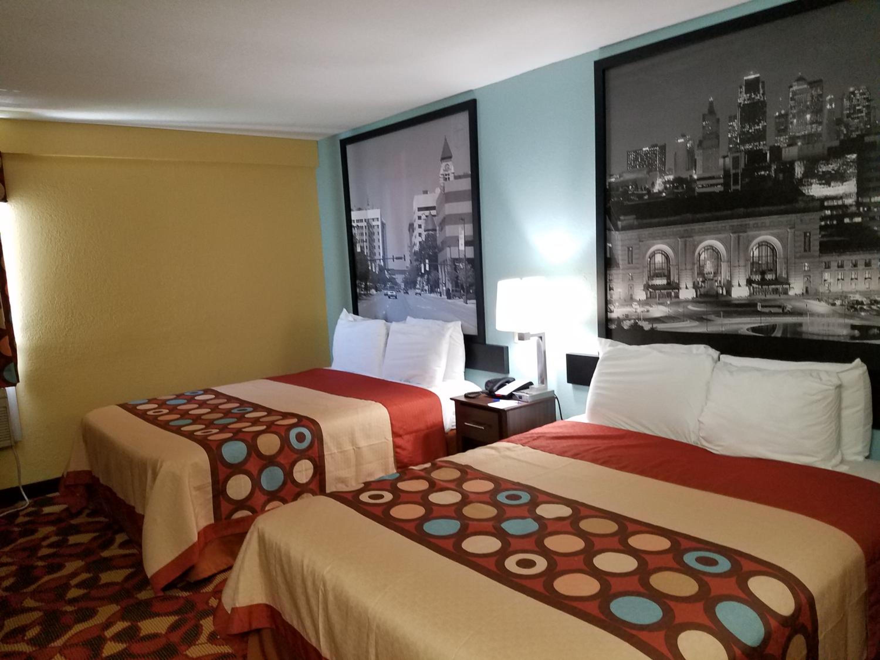 Queen Room with Two Queen Beds - Non-Smoking - Photo 13