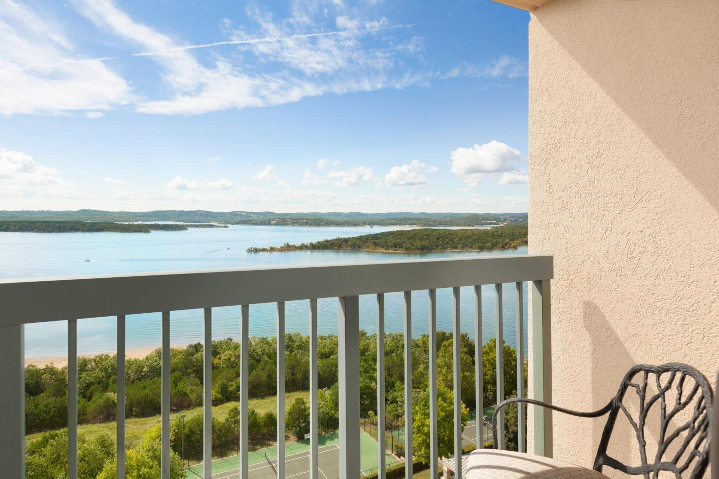 Suite with Lake View - Photo 5