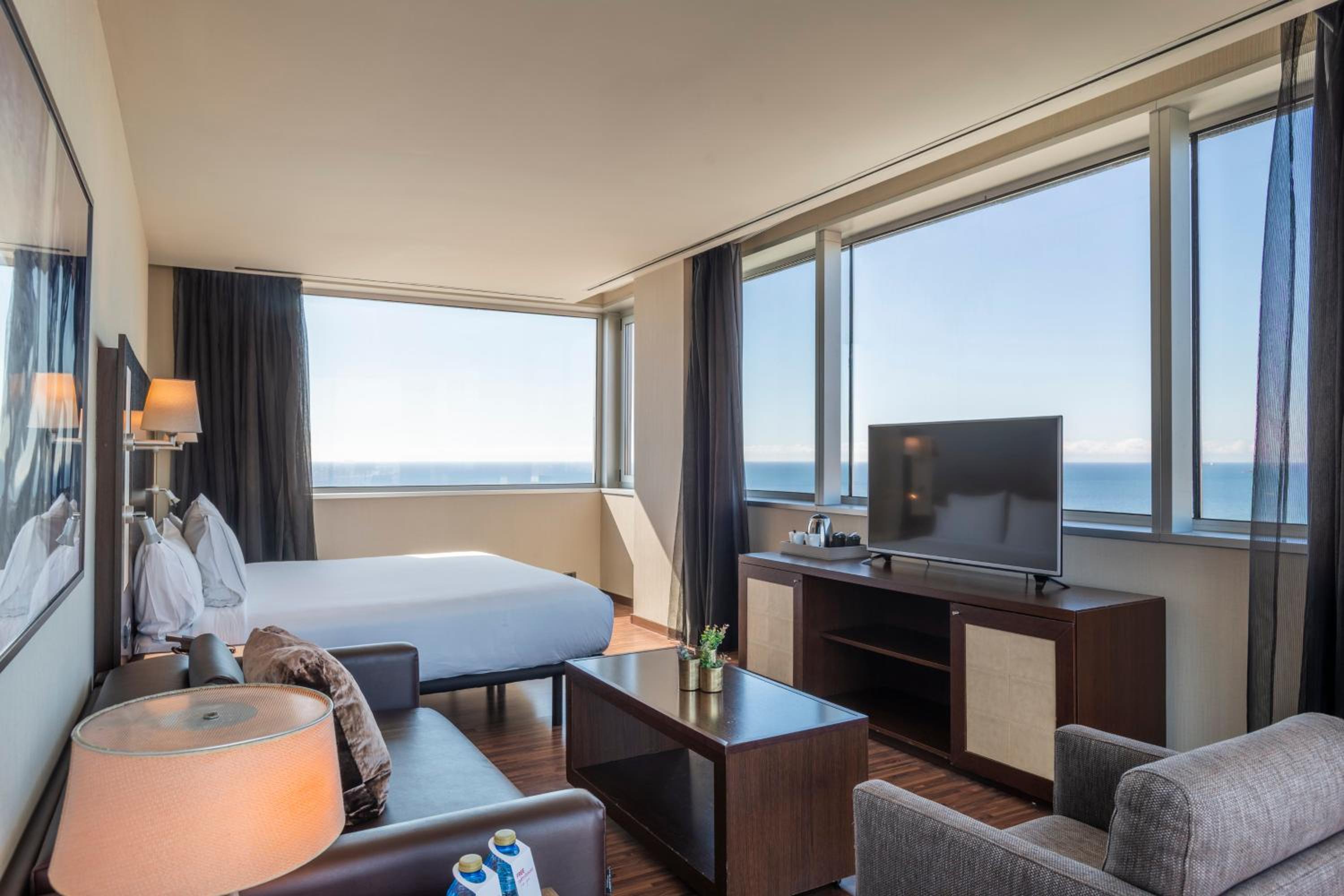 Suite Quadruple with Sea View thumbnail 5