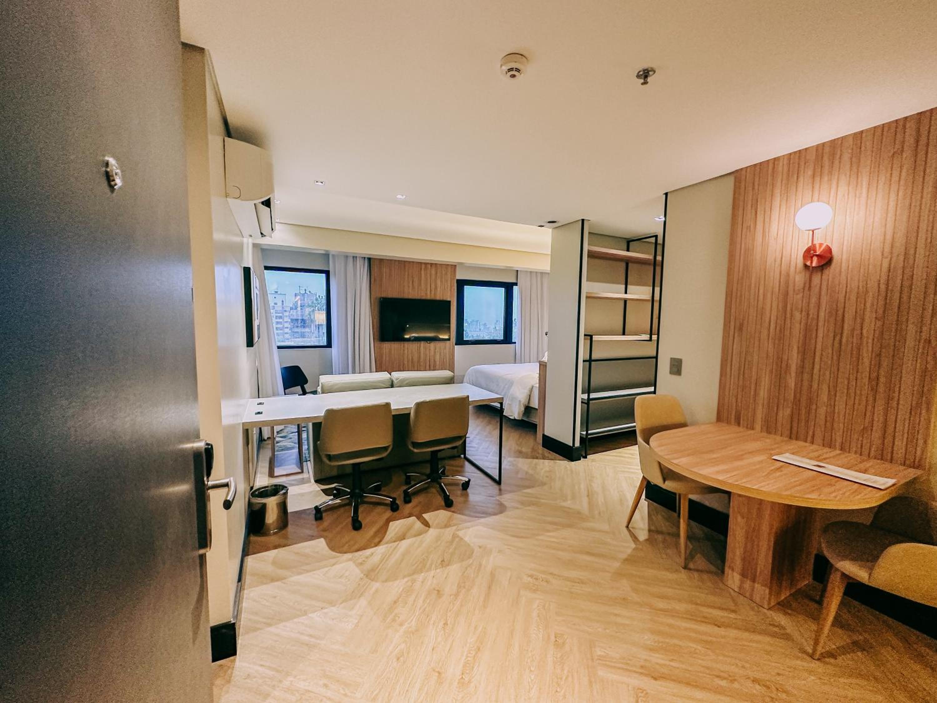 Deluxe King Suite