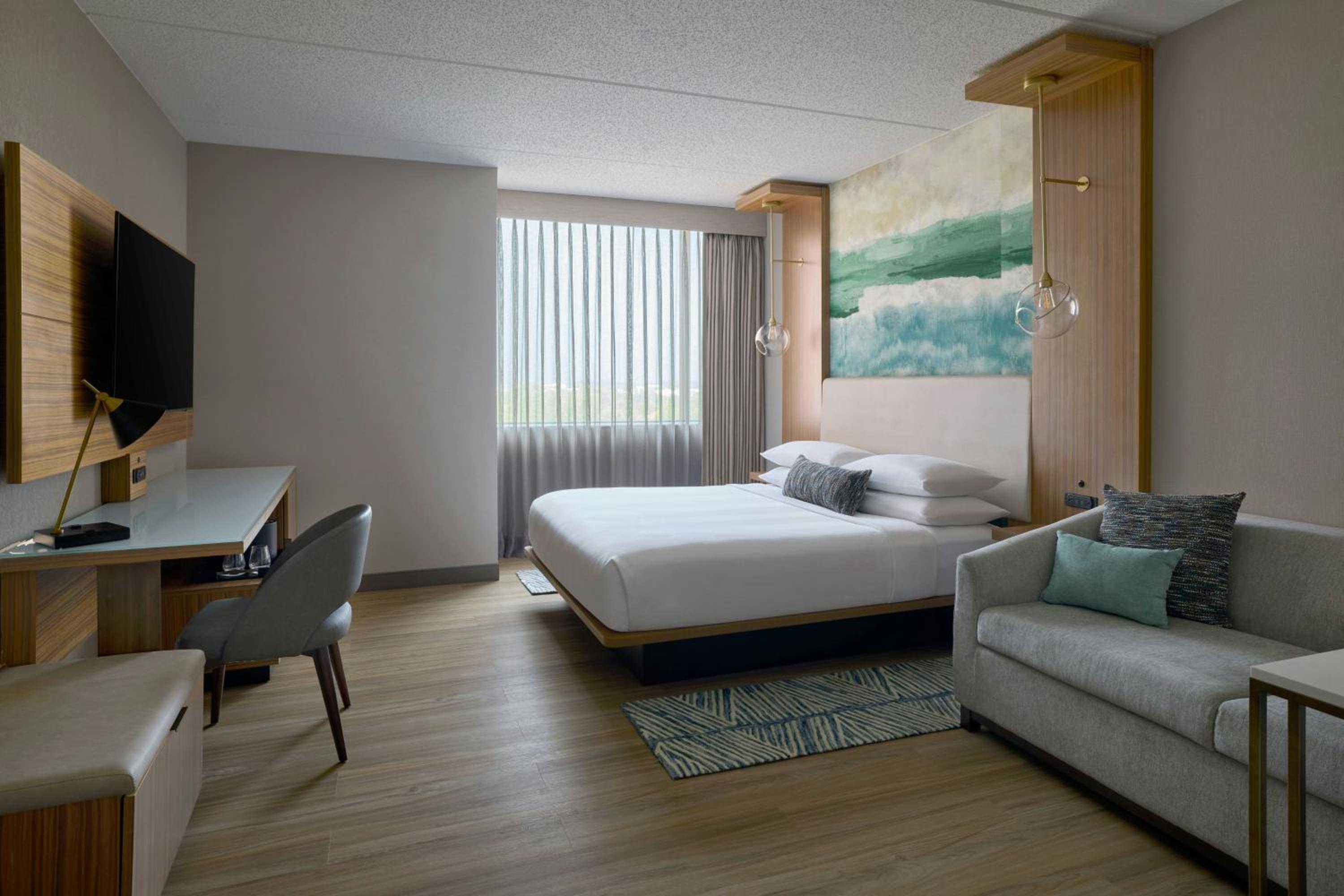 Executive King Room at Chicago Marriott Northwest in Hoffman Estates