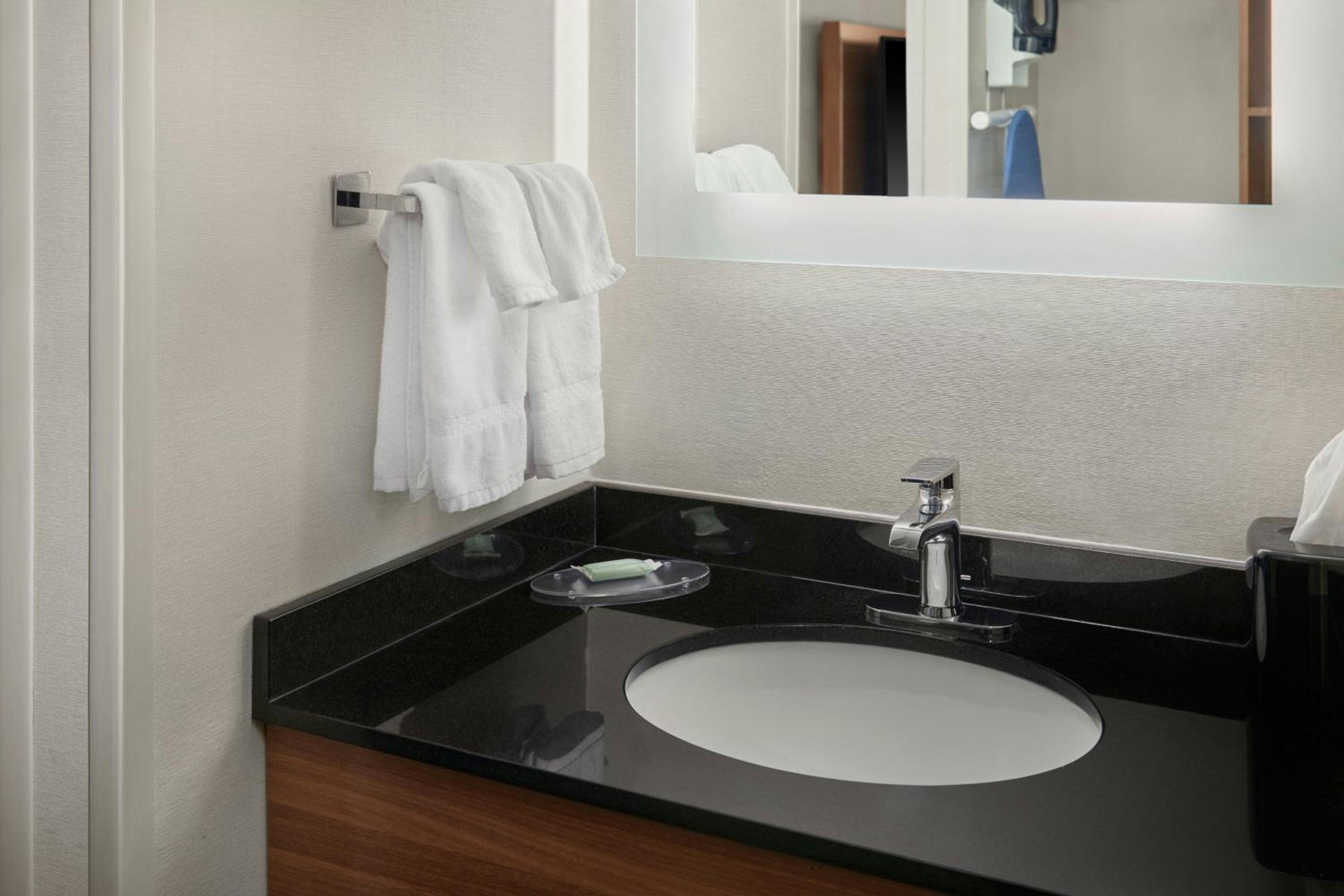 King Room with Bathtub - Mobility Access - Photo 7