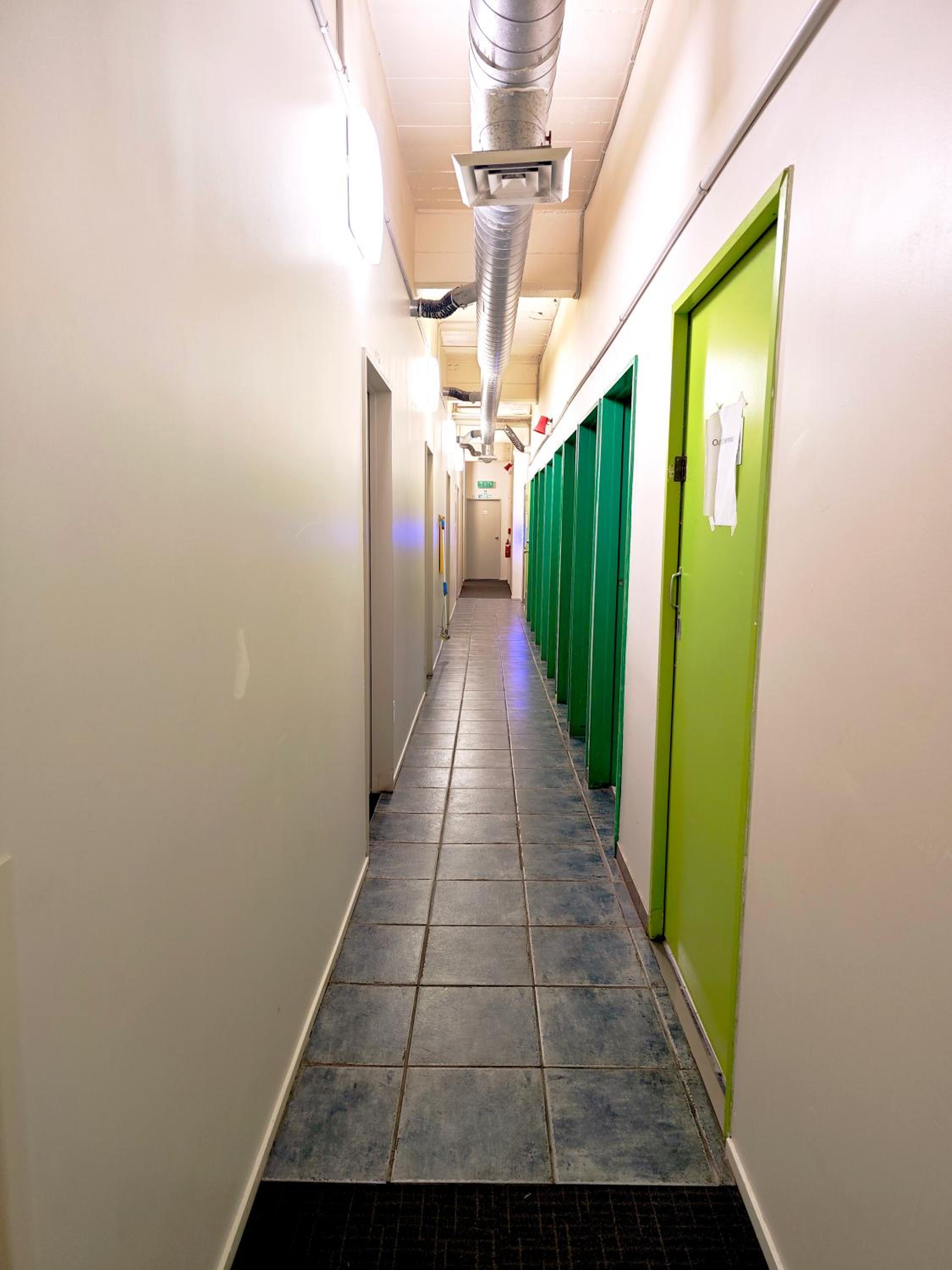 Budget Twin Room - Photo 16