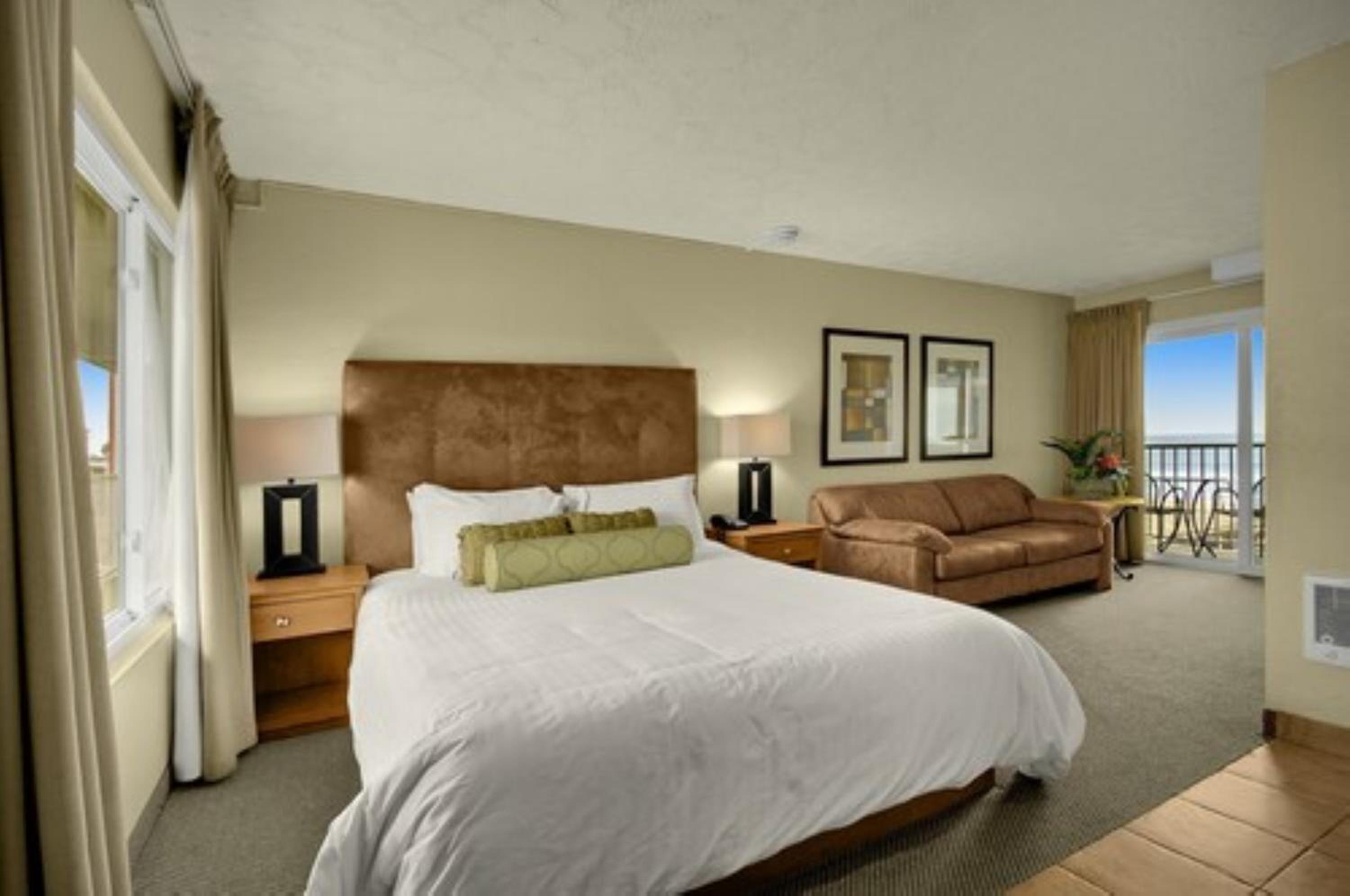 Junior Suite with Balcony - Photo 2