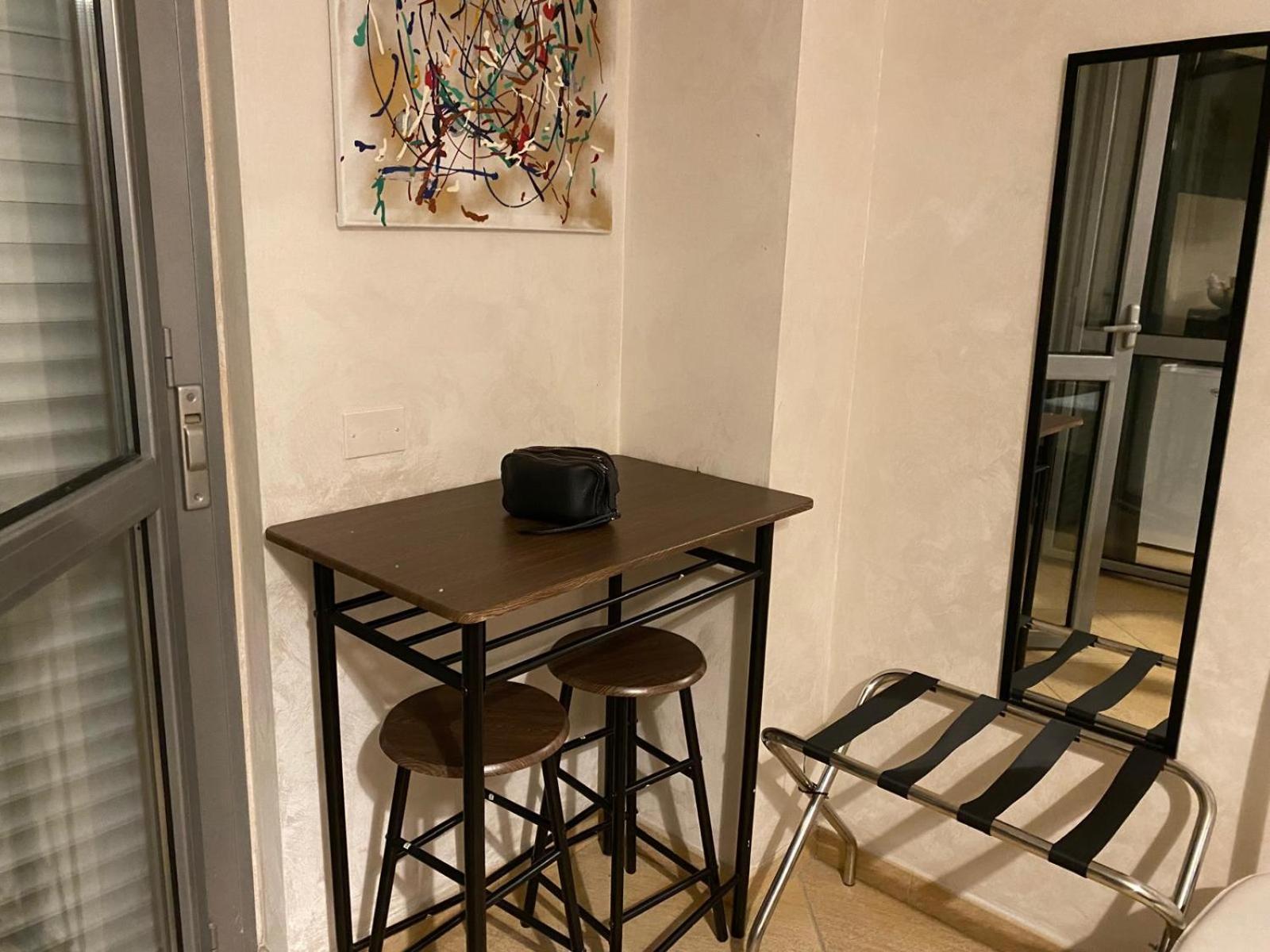 Studio Apartment with One Double Bed photo 2