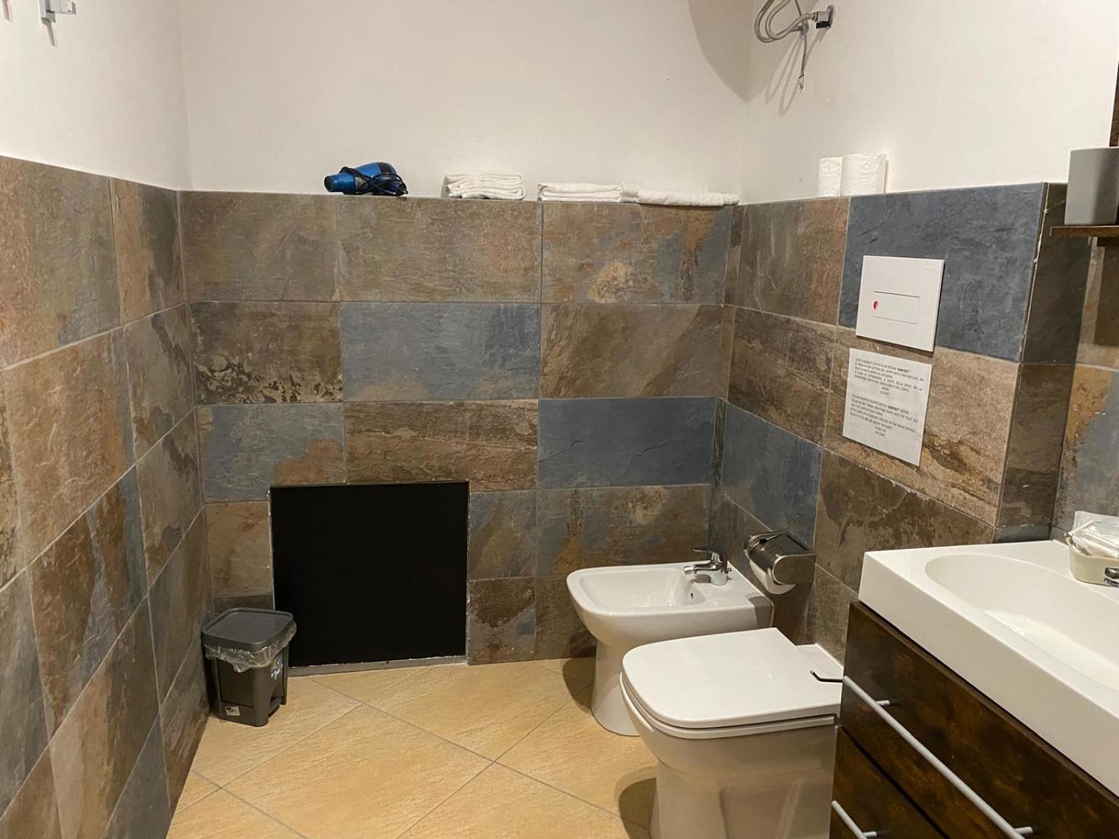 Studio Apartment with One Double Bed photo 3