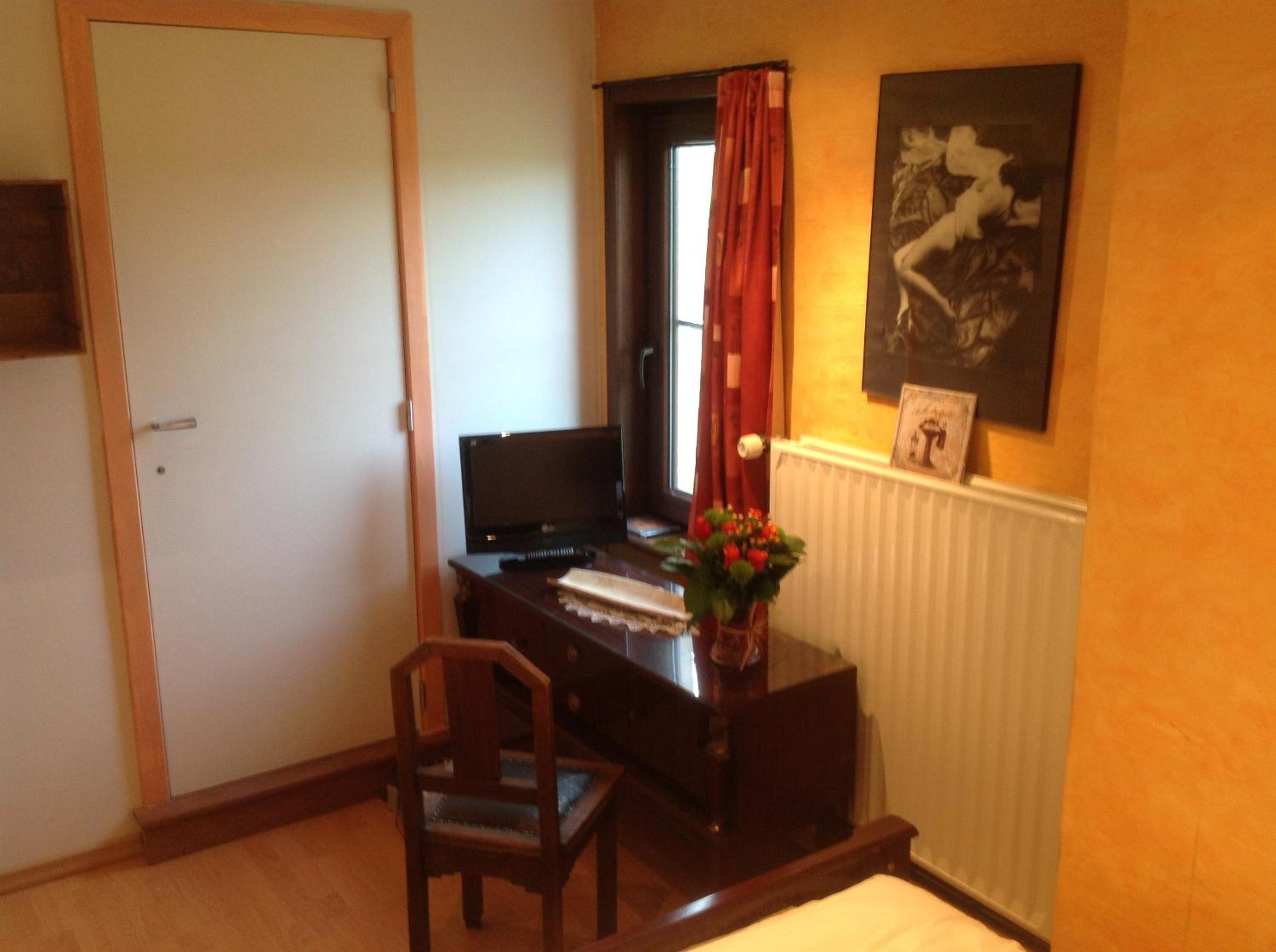 Small Double Room photo 1