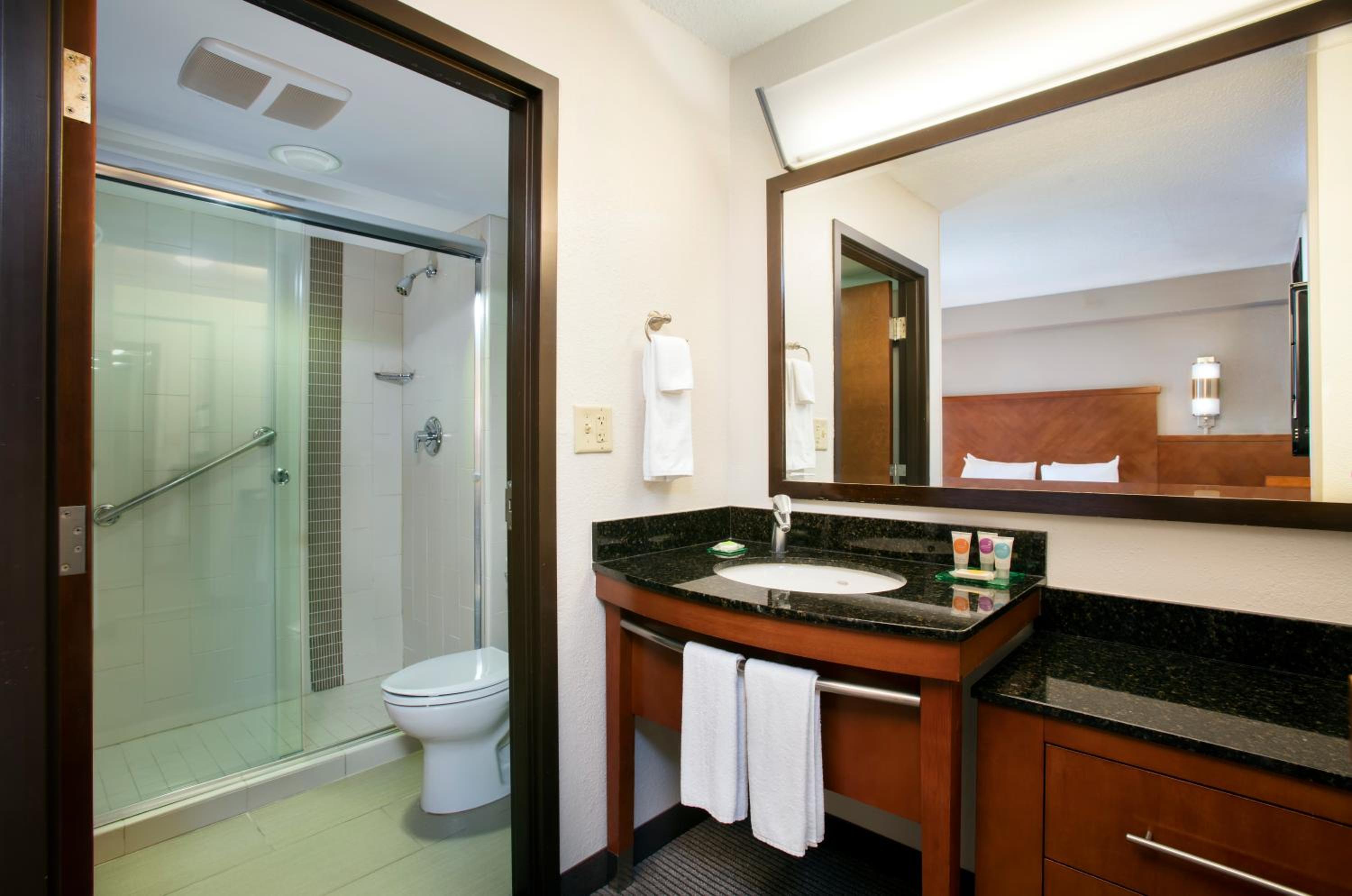 Double Room with Two Double Beds and Sofa Bed - Photo 10