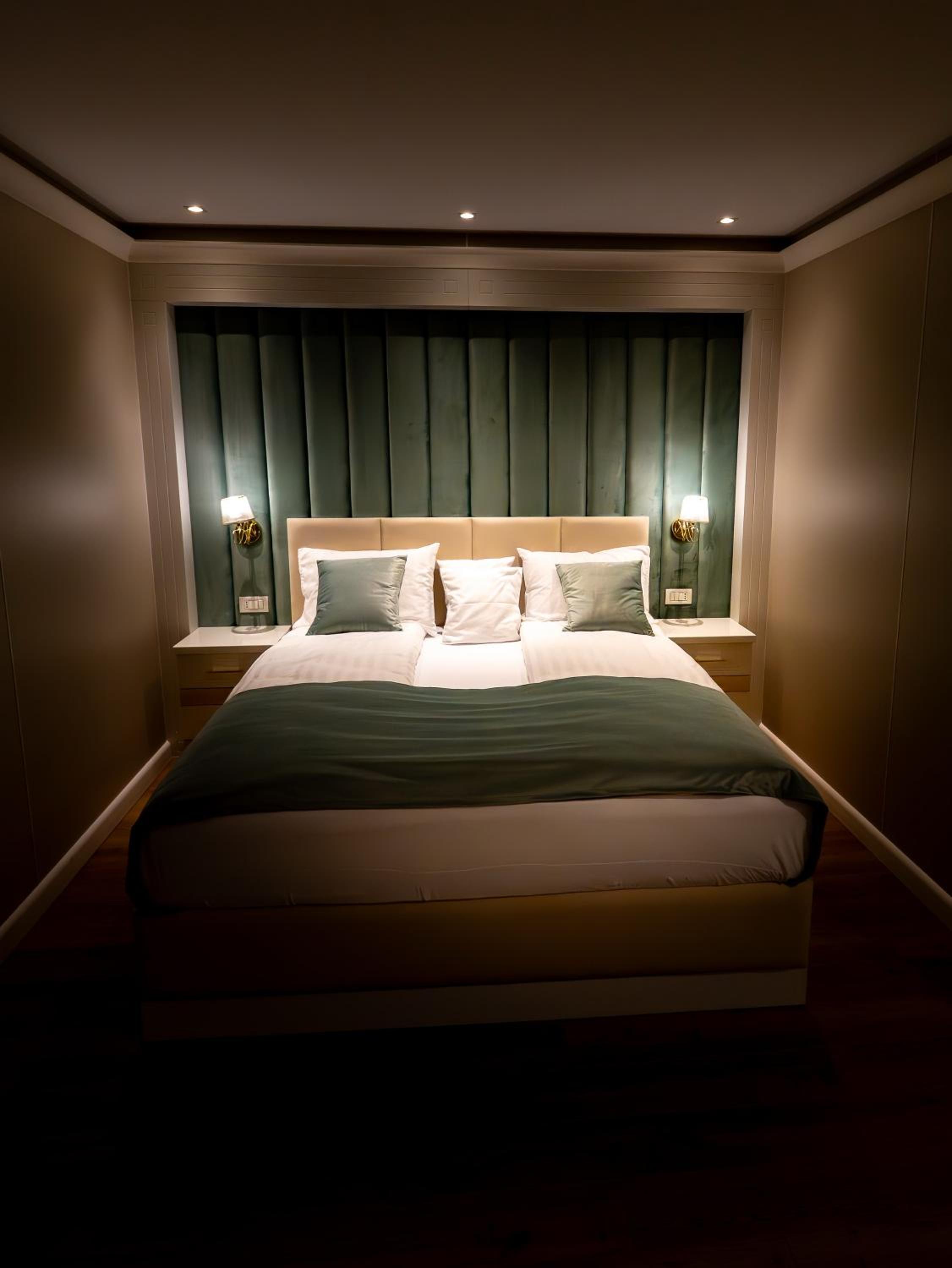 Deluxe Double Room with Balcony photo 3