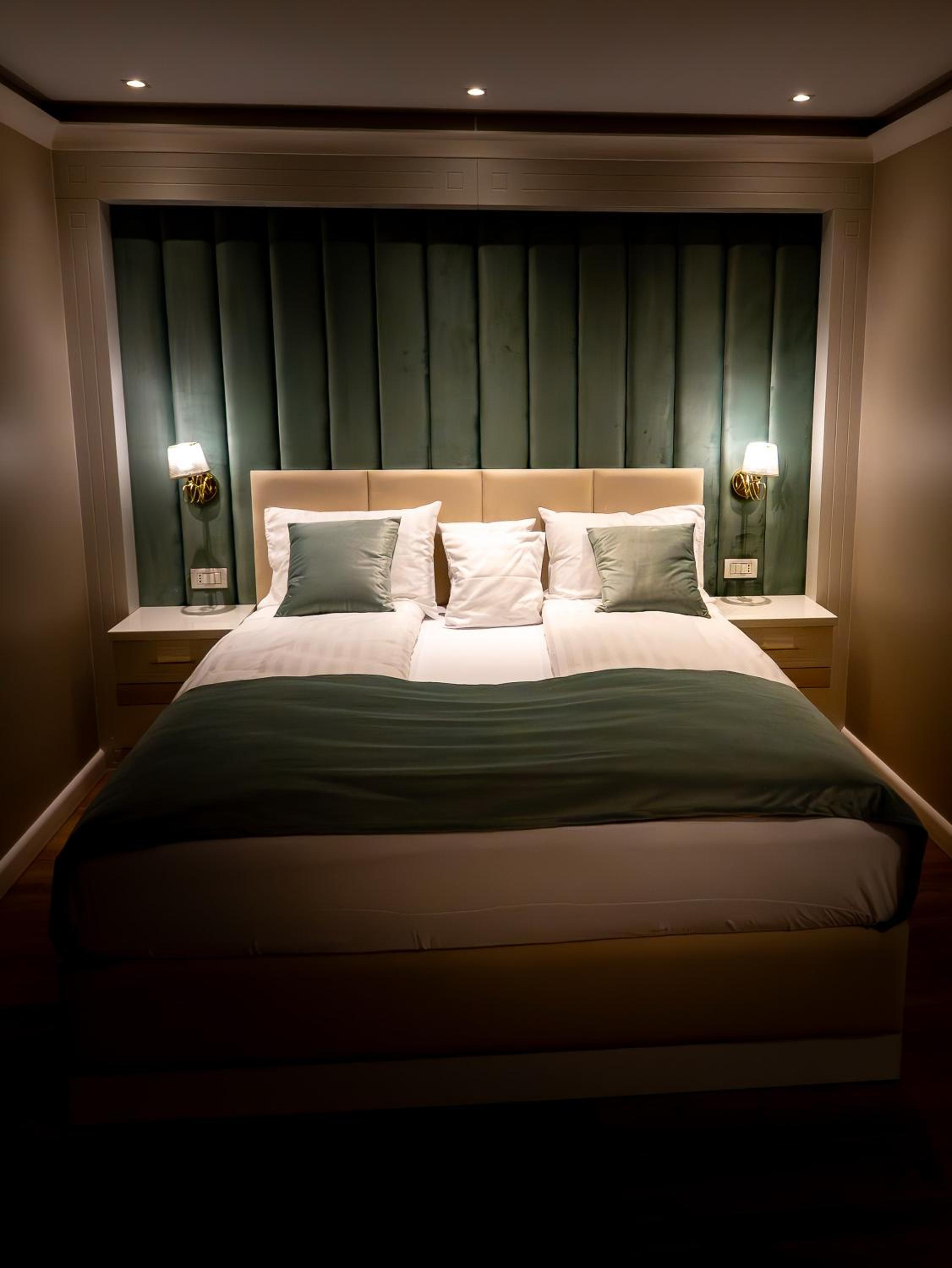 Deluxe Double Room with Balcony photo 2