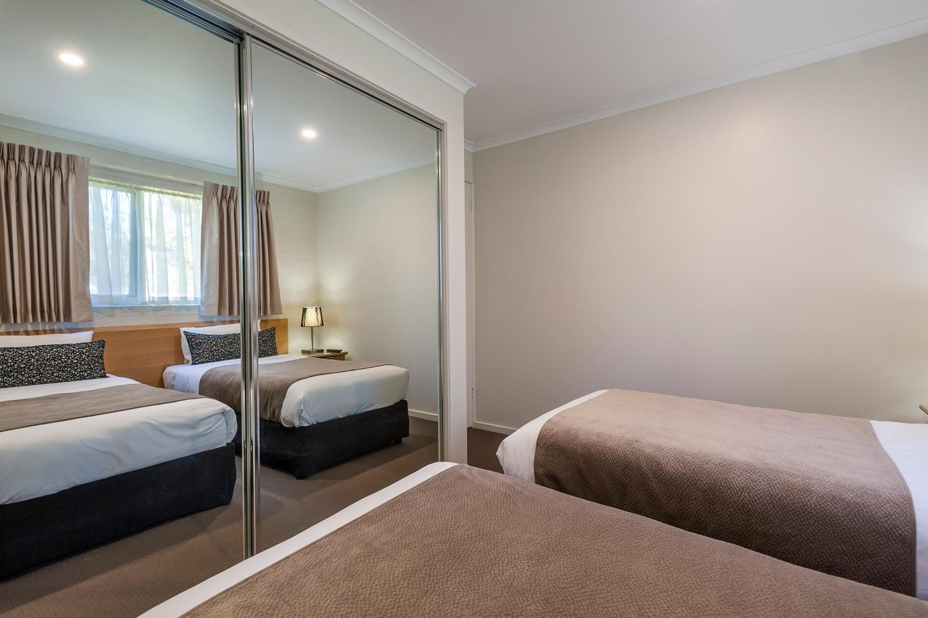 Standard Twin Room - Photo 9