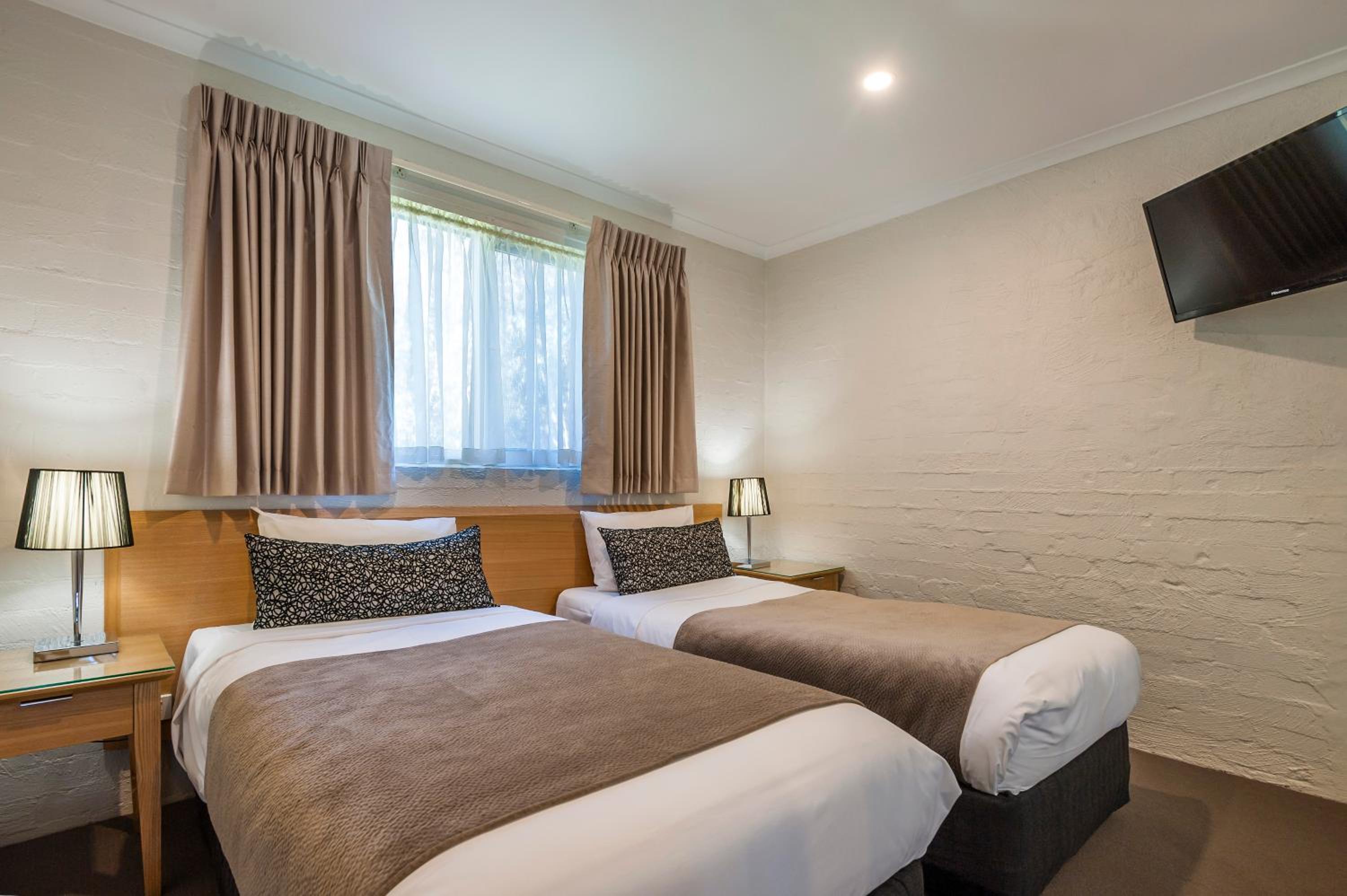 Standard Twin Room - Photo 3
