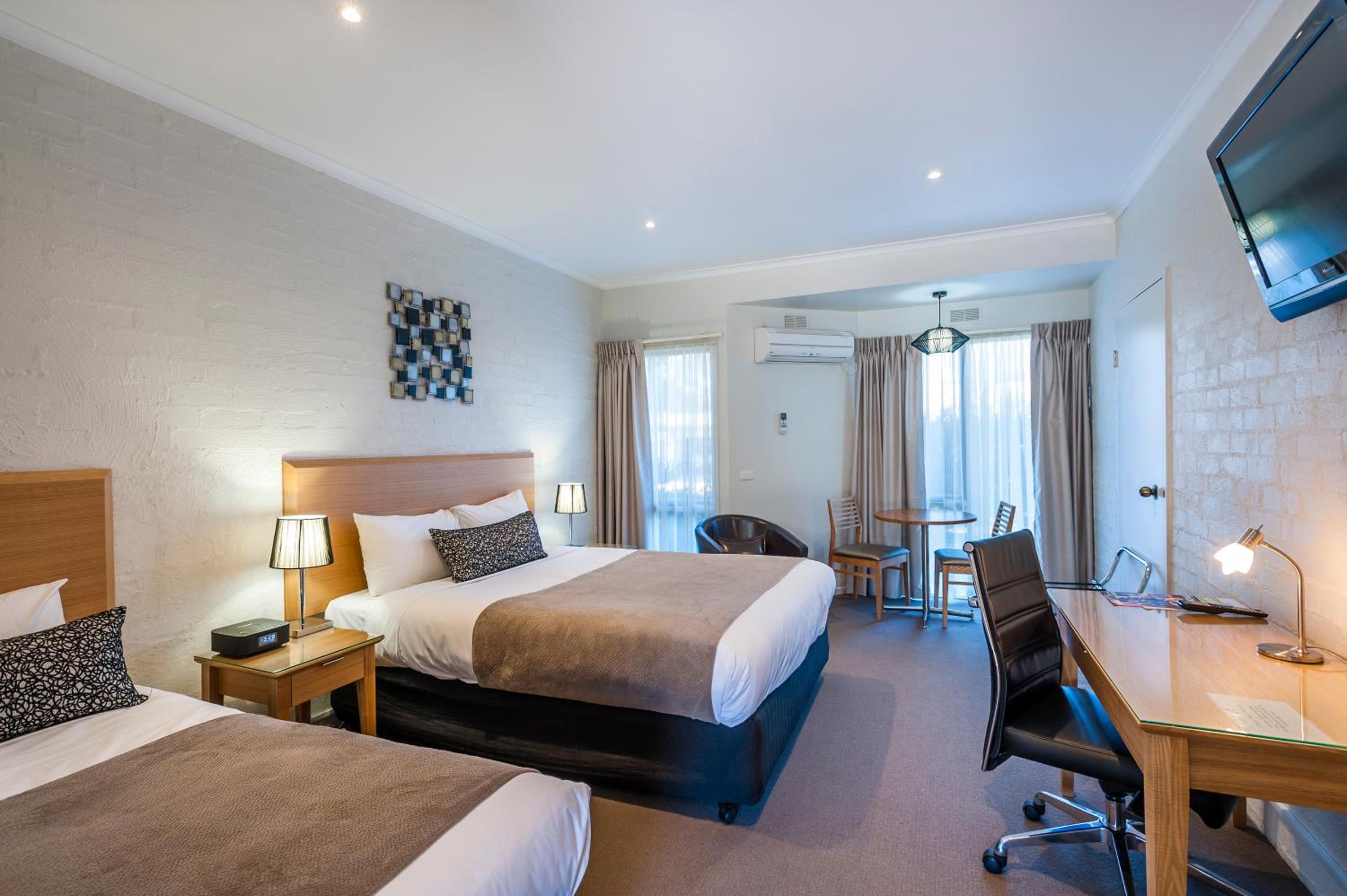 Standard Twin Room - Photo 4