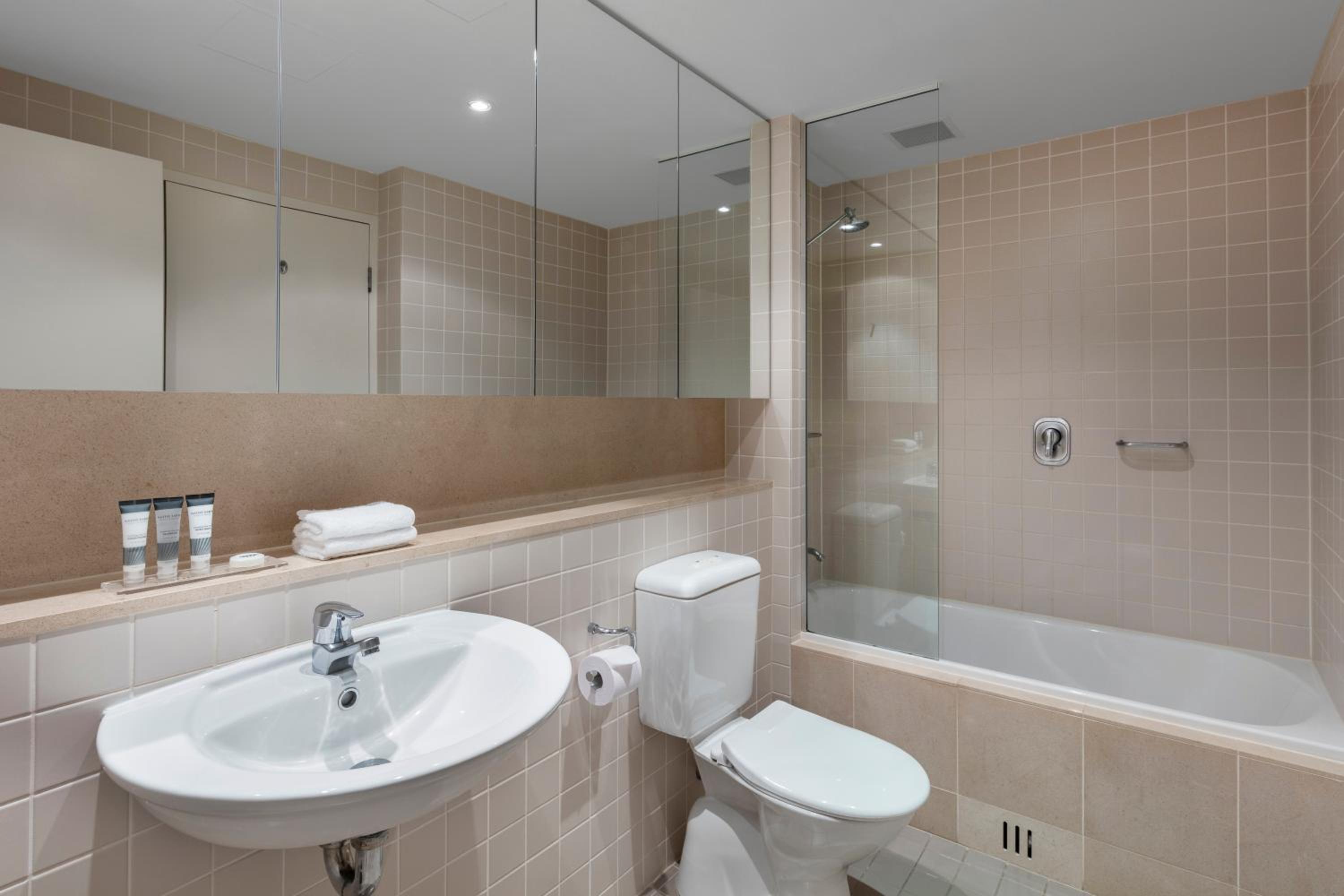 One-Bedroom Apartment with Ocean View - Photo 7