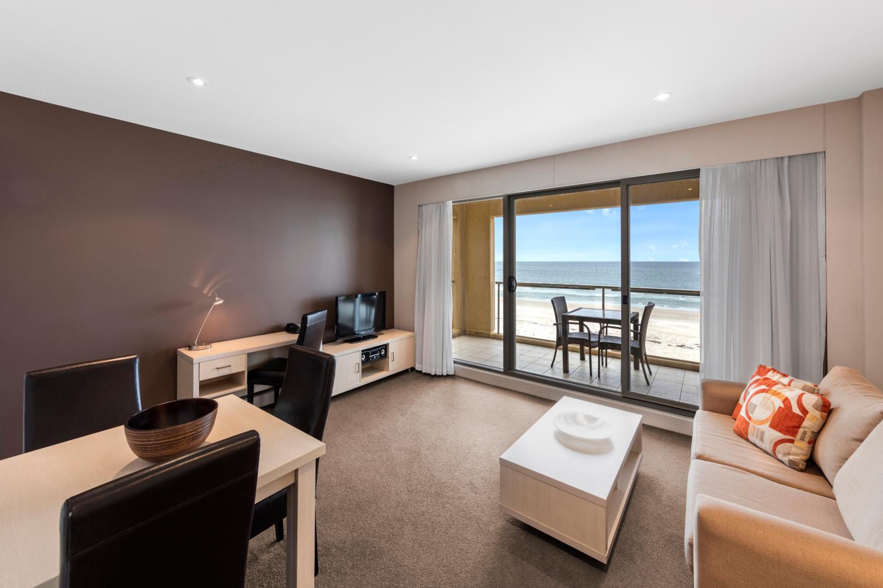 One-Bedroom Apartment with Ocean View - Photo 4